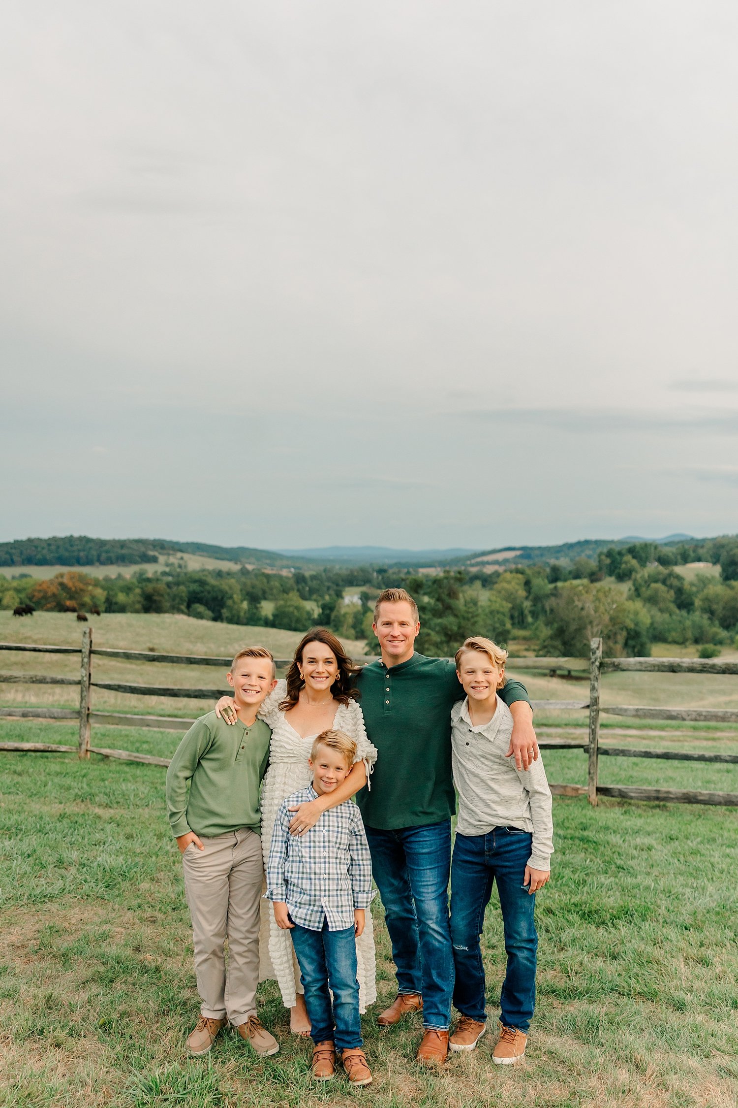 sarah-schmidt-photography-virginia-family-photographer-farm-family-session_0010.jpg