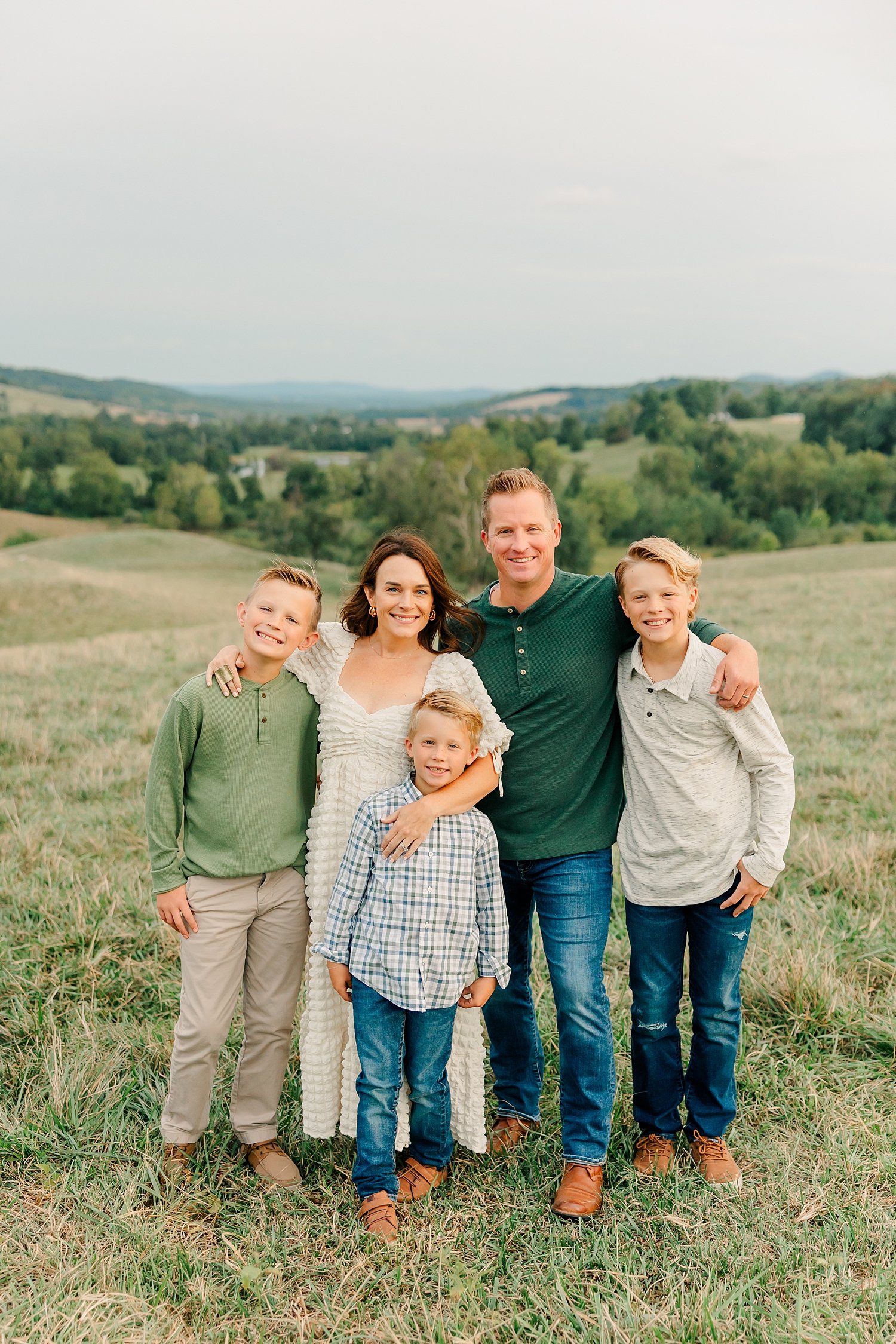 sarah-schmidt-photography-virginia-family-photographer-farm-family-session_0021.jpg