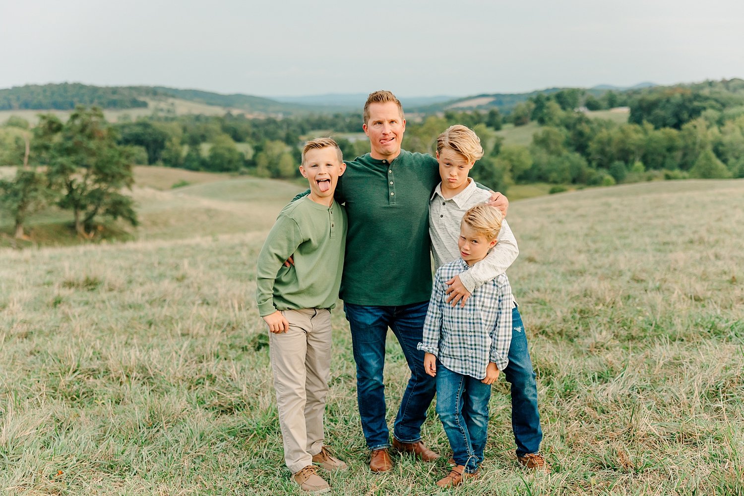 sarah-schmidt-photography-virginia-family-photographer-farm-family-session_0022.jpg