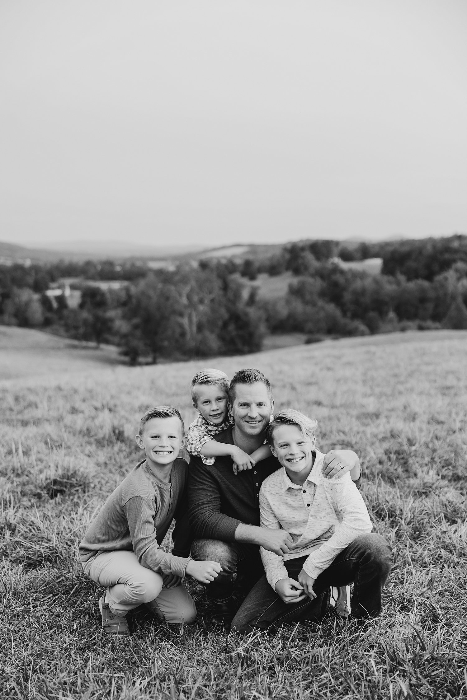 sarah-schmidt-photography-virginia-family-photographer-farm-family-session_0023.jpg