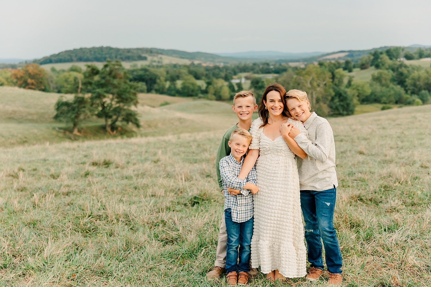 sarah-schmidt-photography-virginia-family-photographer-farm-family-session_0025.jpg