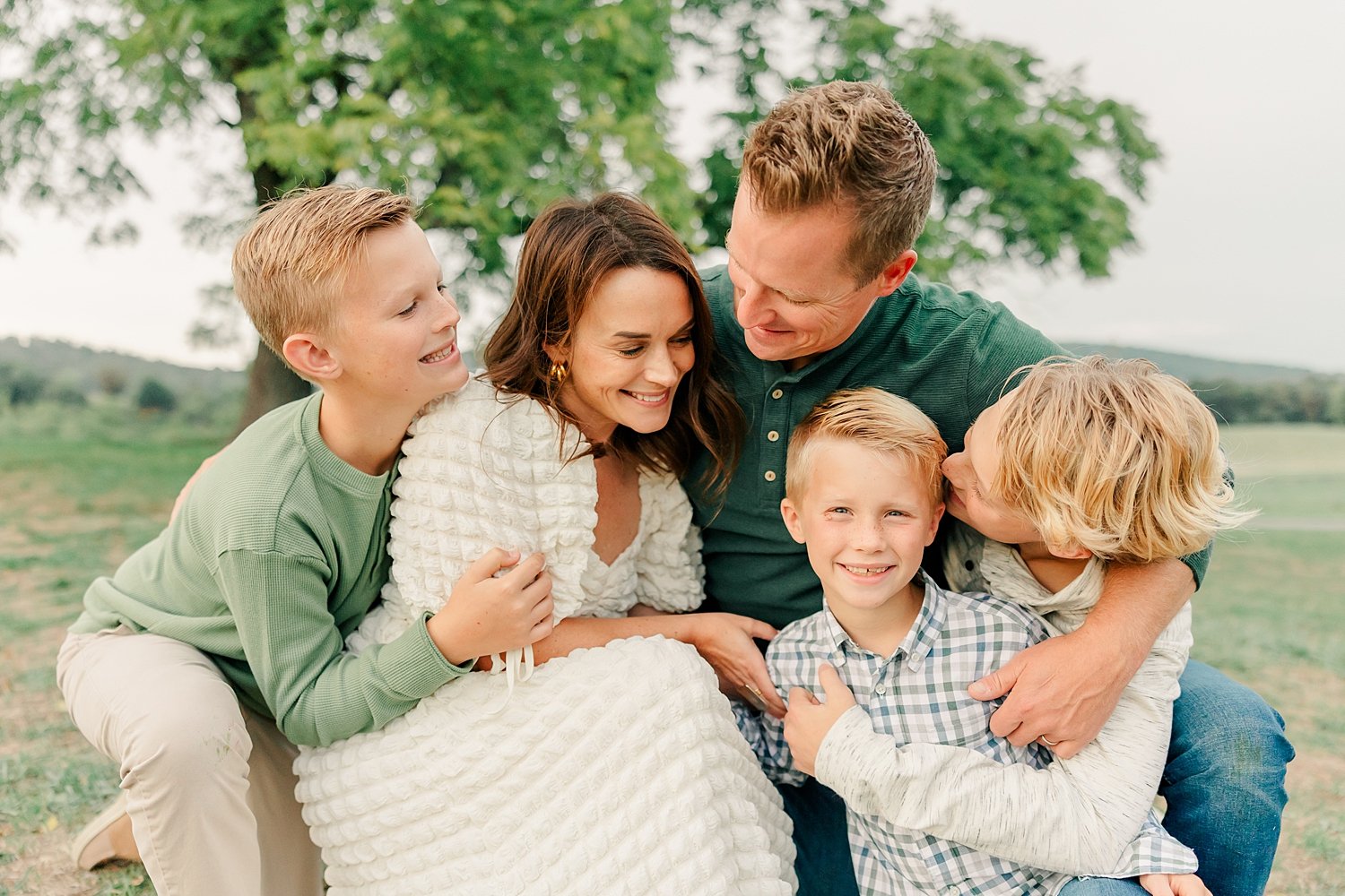 sarah-schmidt-photography-virginia-family-photographer-farm-family-session_0038.jpg