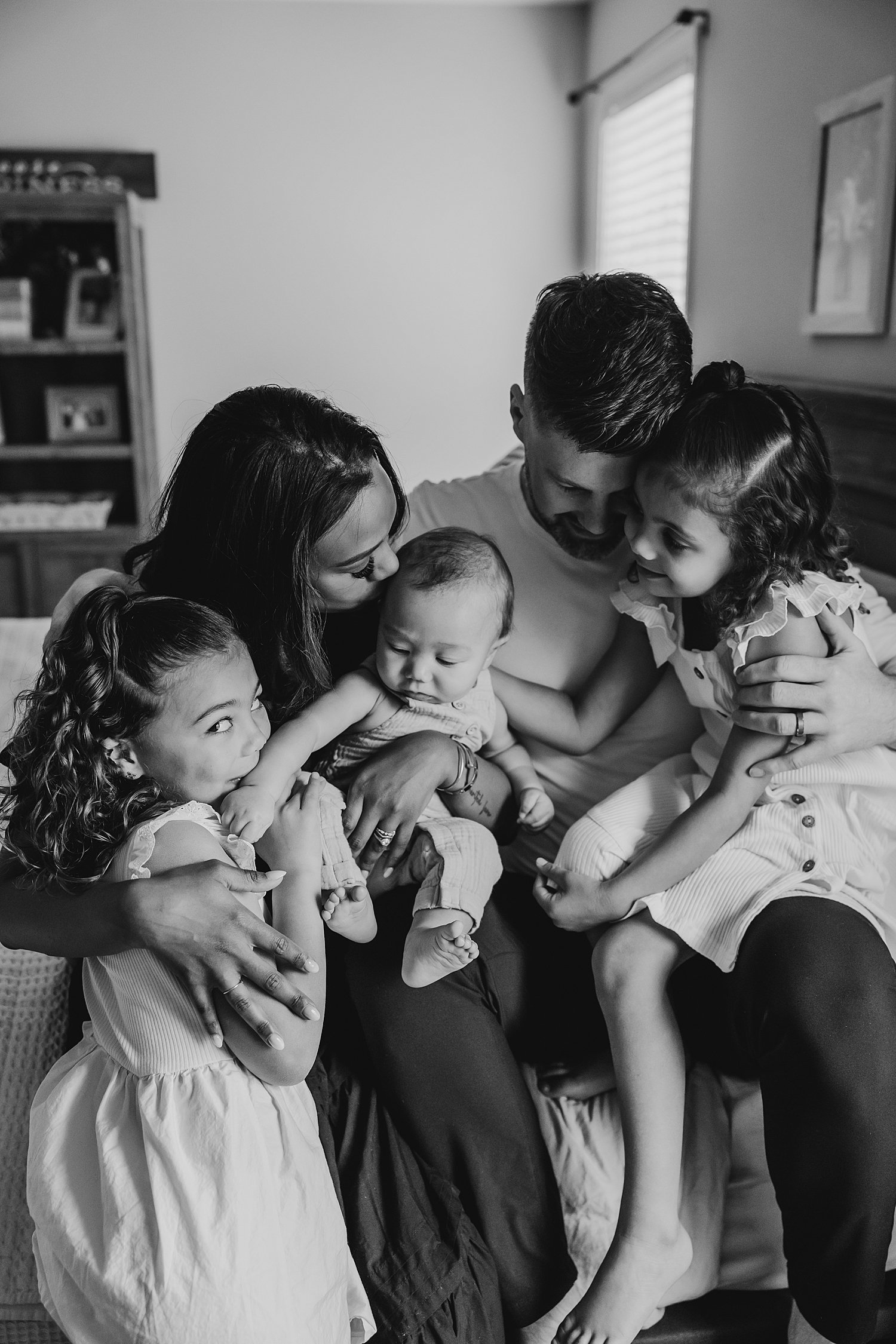 sarah-schmidt-photography-virginia-family-photographer-joyful-authentic-in-home-lifestyle-family-session_0016.jpg