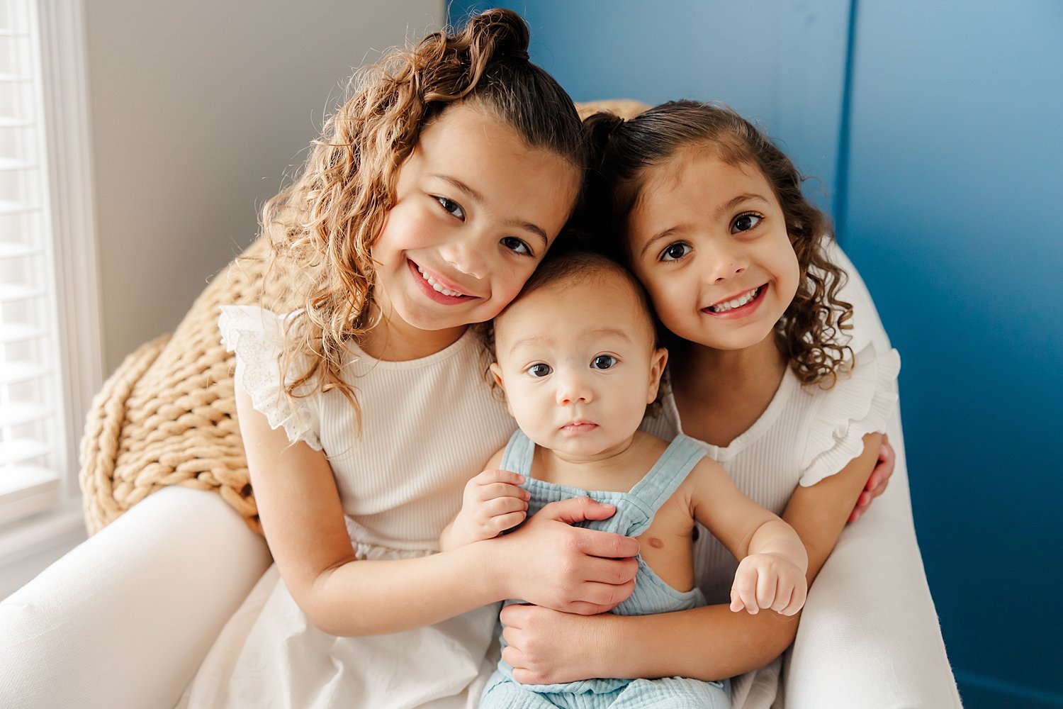 sarah-schmidt-photography-virginia-family-photographer-joyful-authentic-in-home-lifestyle-family-session_0004.jpg