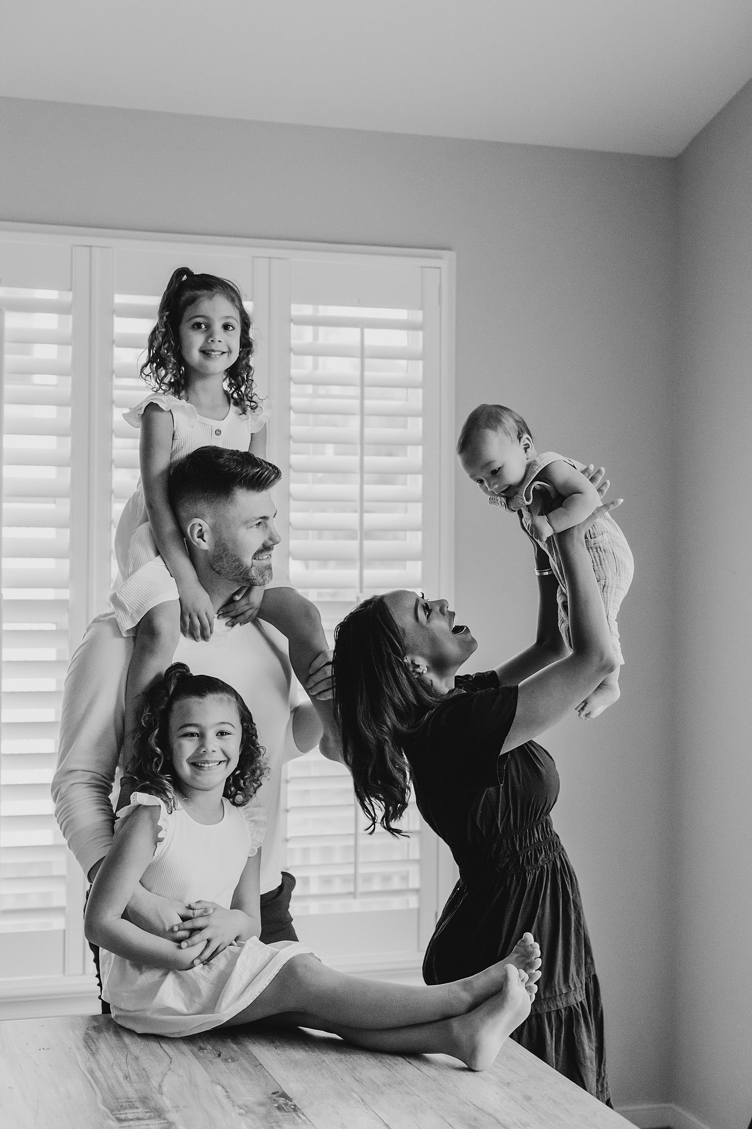 sarah-schmidt-photography-virginia-family-photographer-joyful-authentic-in-home-lifestyle-family-session_0052.jpg