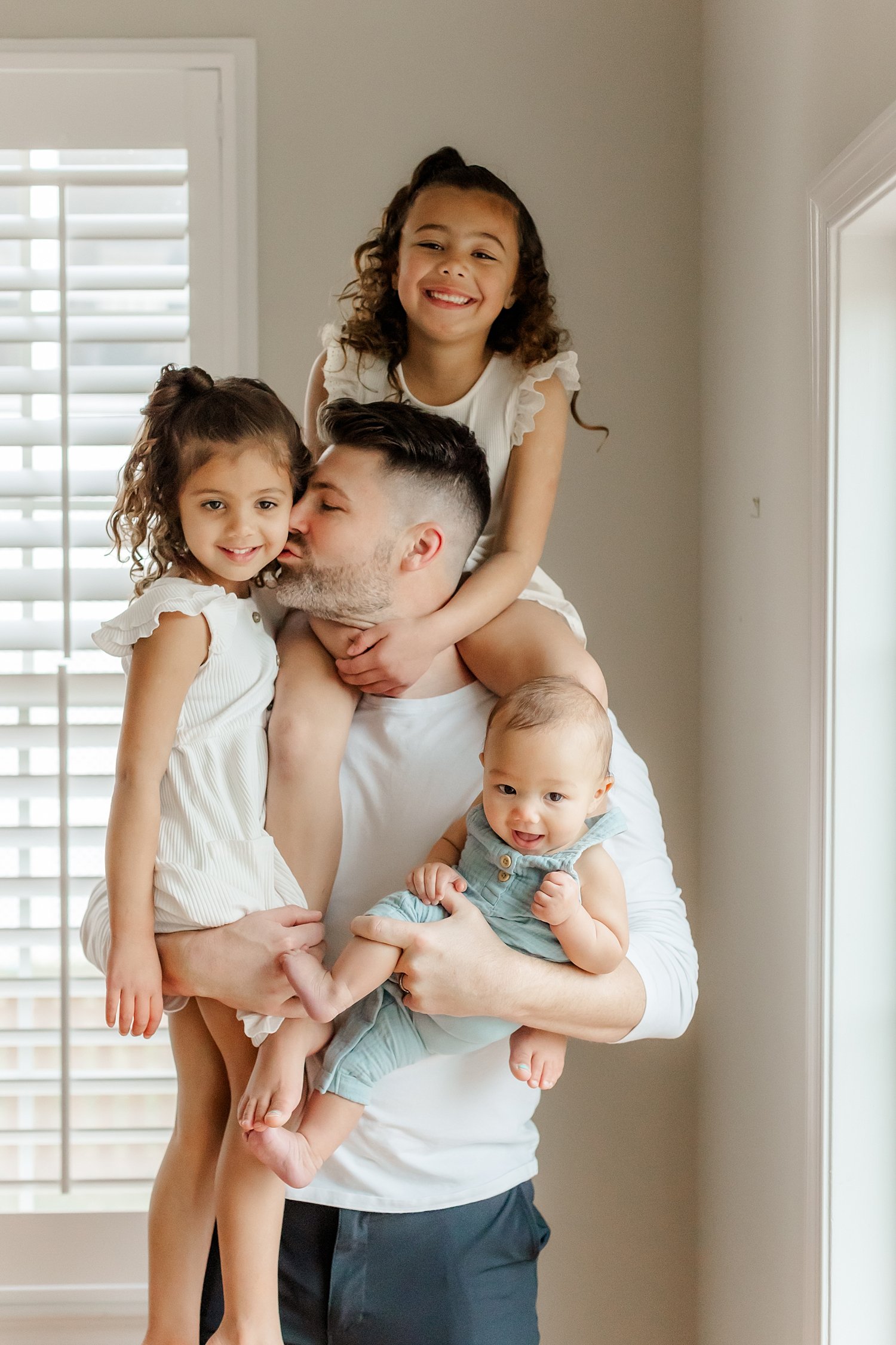 sarah-schmidt-photography-virginia-family-photographer-joyful-authentic-in-home-lifestyle-family-session_0056.jpg