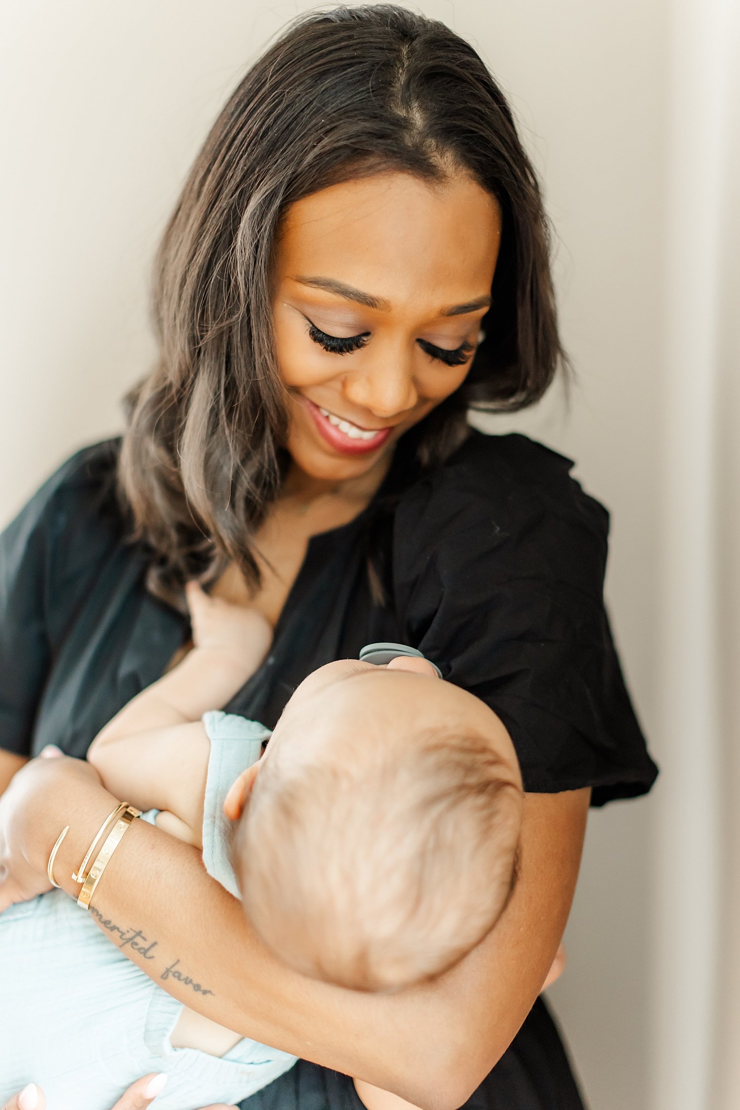 sarah-schmidt-photography-virginia-family-photographer-joyful-authentic-in-home-lifestyle-family-session_0086.jpg