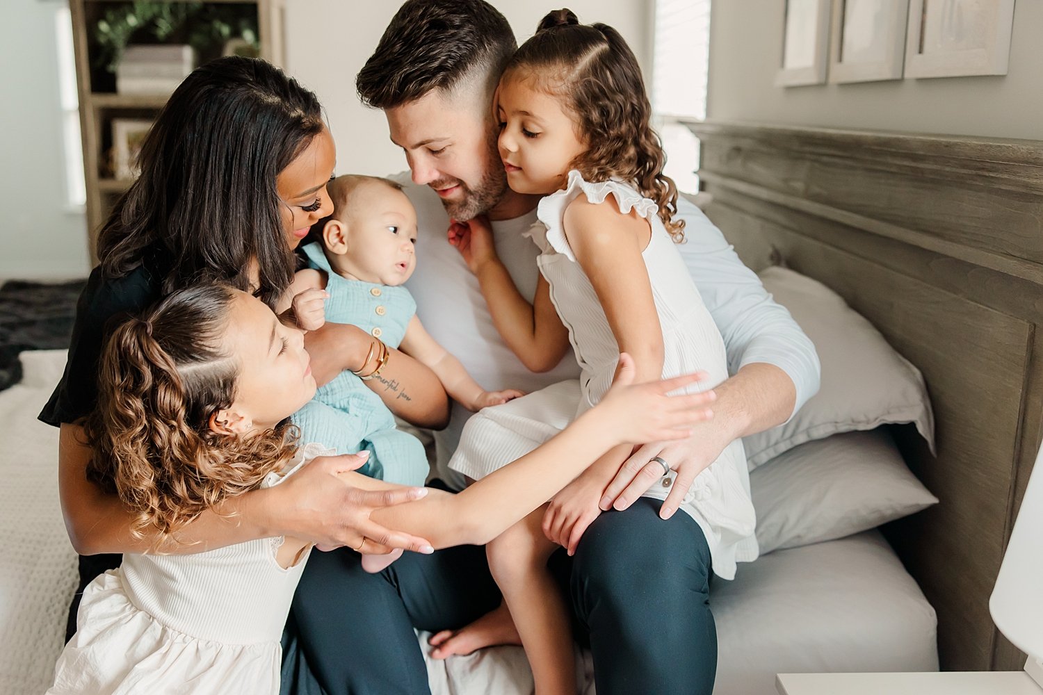 sarah-schmidt-photography-virginia-family-photographer-joyful-authentic-in-home-lifestyle-family-session_0013.jpg