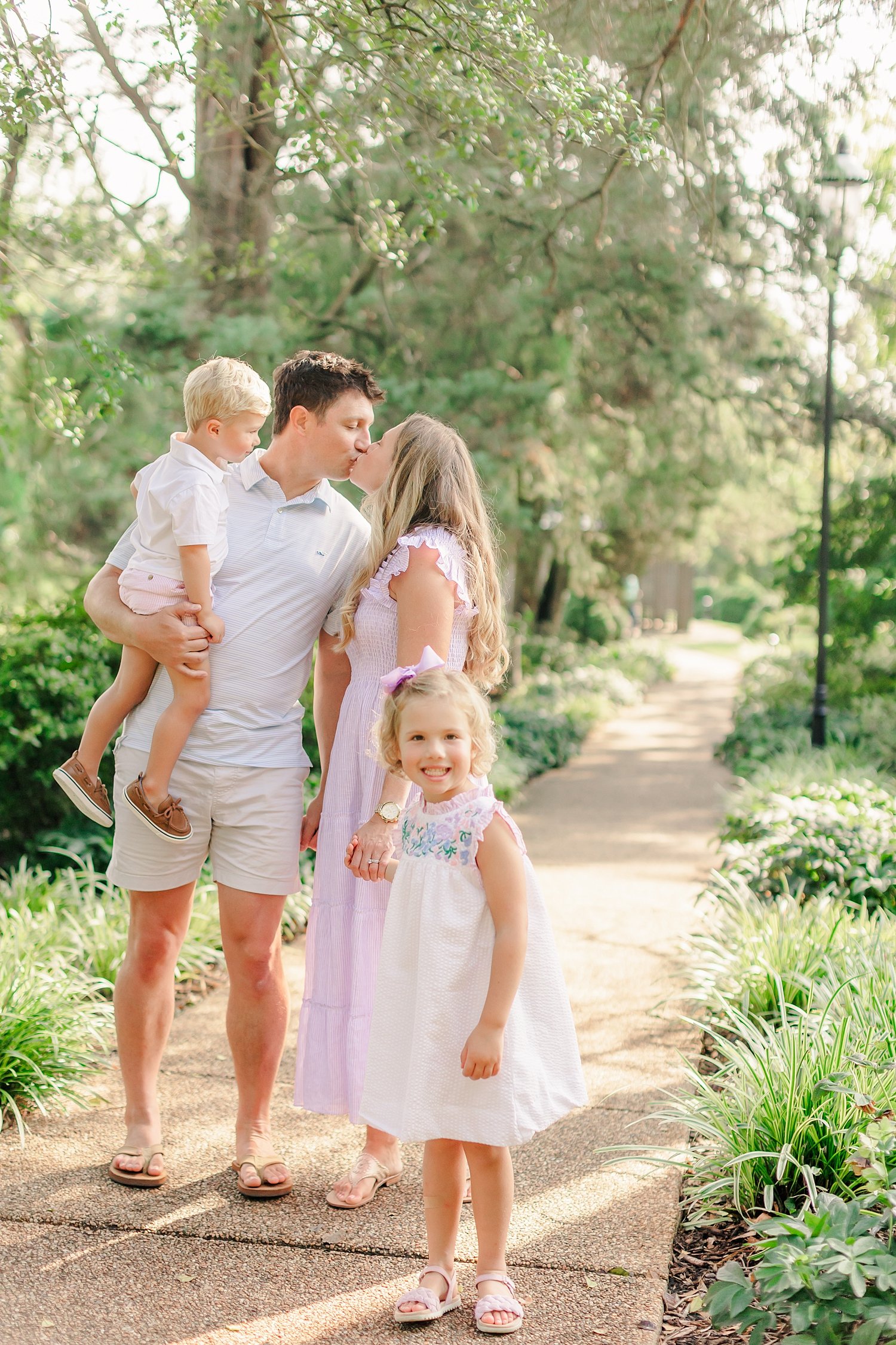 sarah-schmidt-photography-virginia-family-photographer-joyful-spring-garden-family-session_0010.jpg