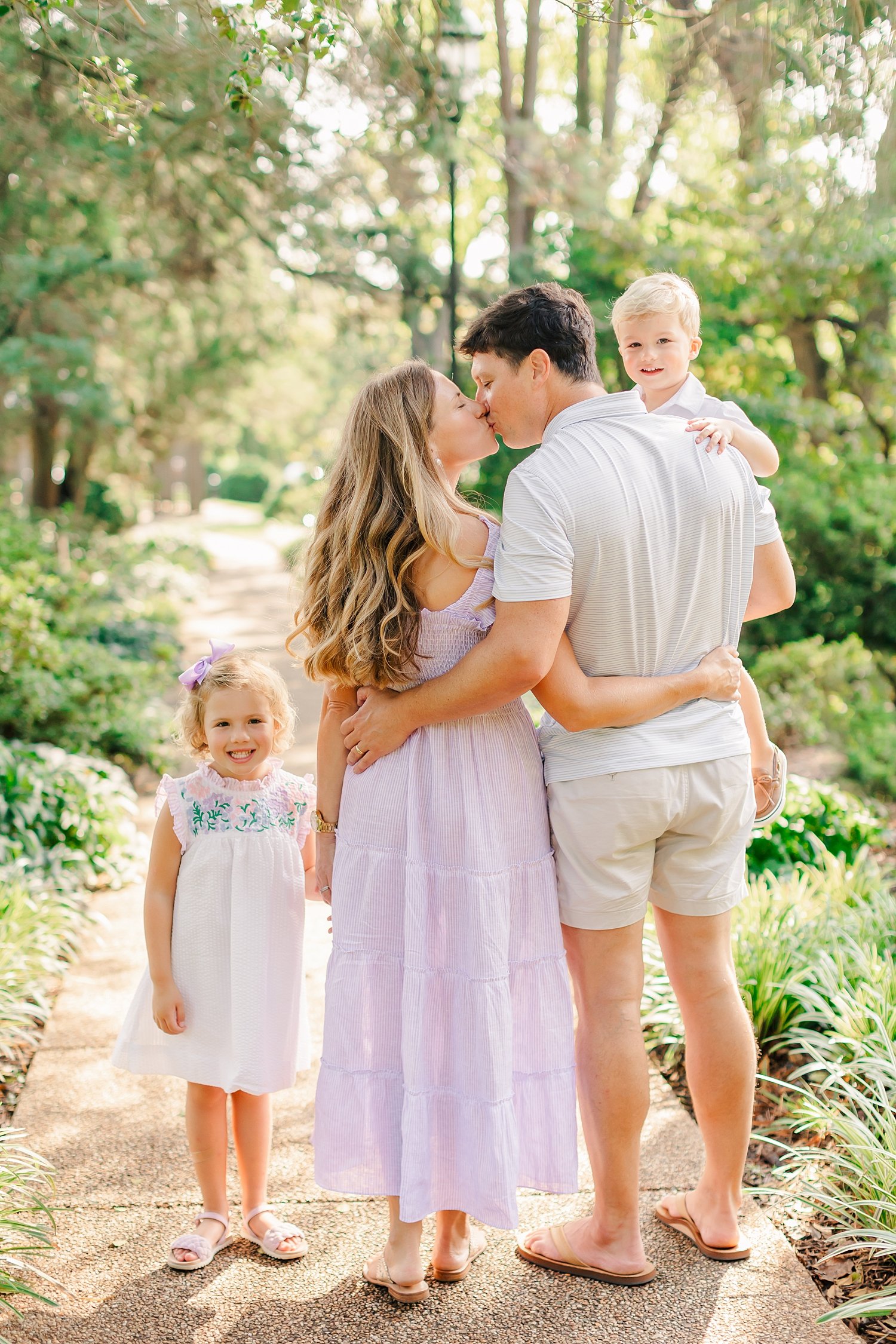 sarah-schmidt-photography-virginia-family-photographer-joyful-spring-garden-family-session_0015.jpg