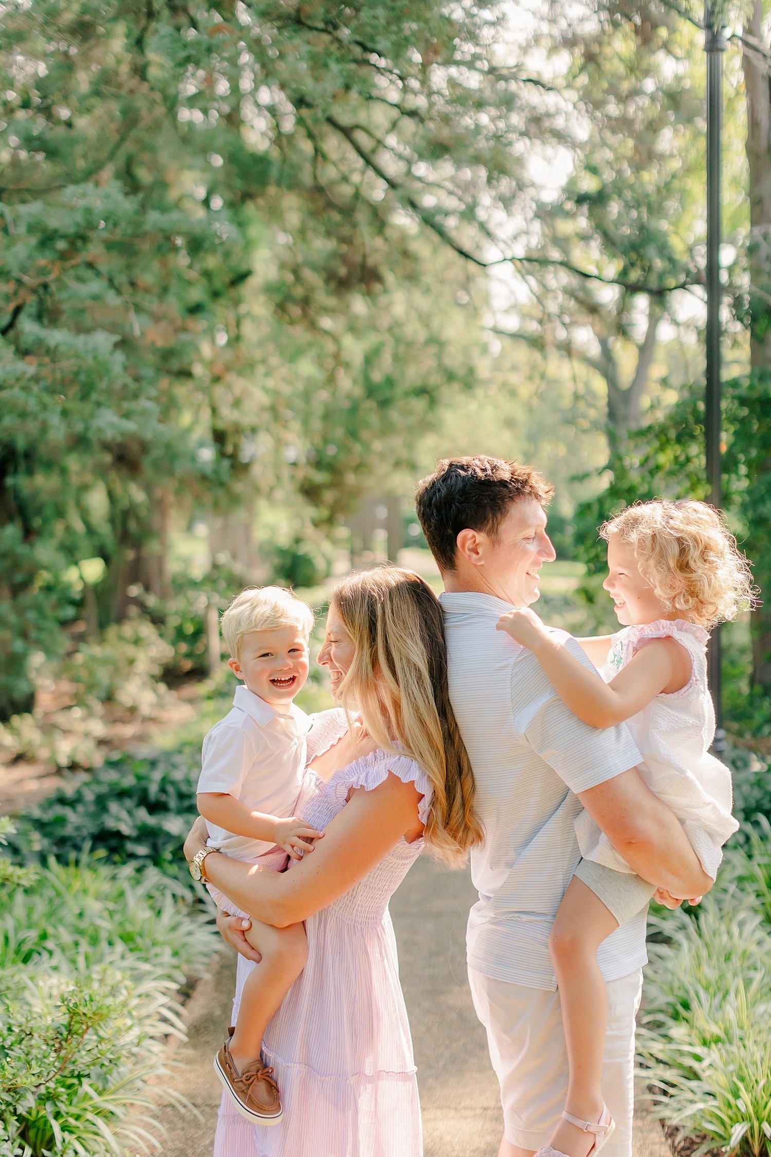 sarah-schmidt-photography-virginia-family-photographer-joyful-spring-garden-family-session_0022.jpg