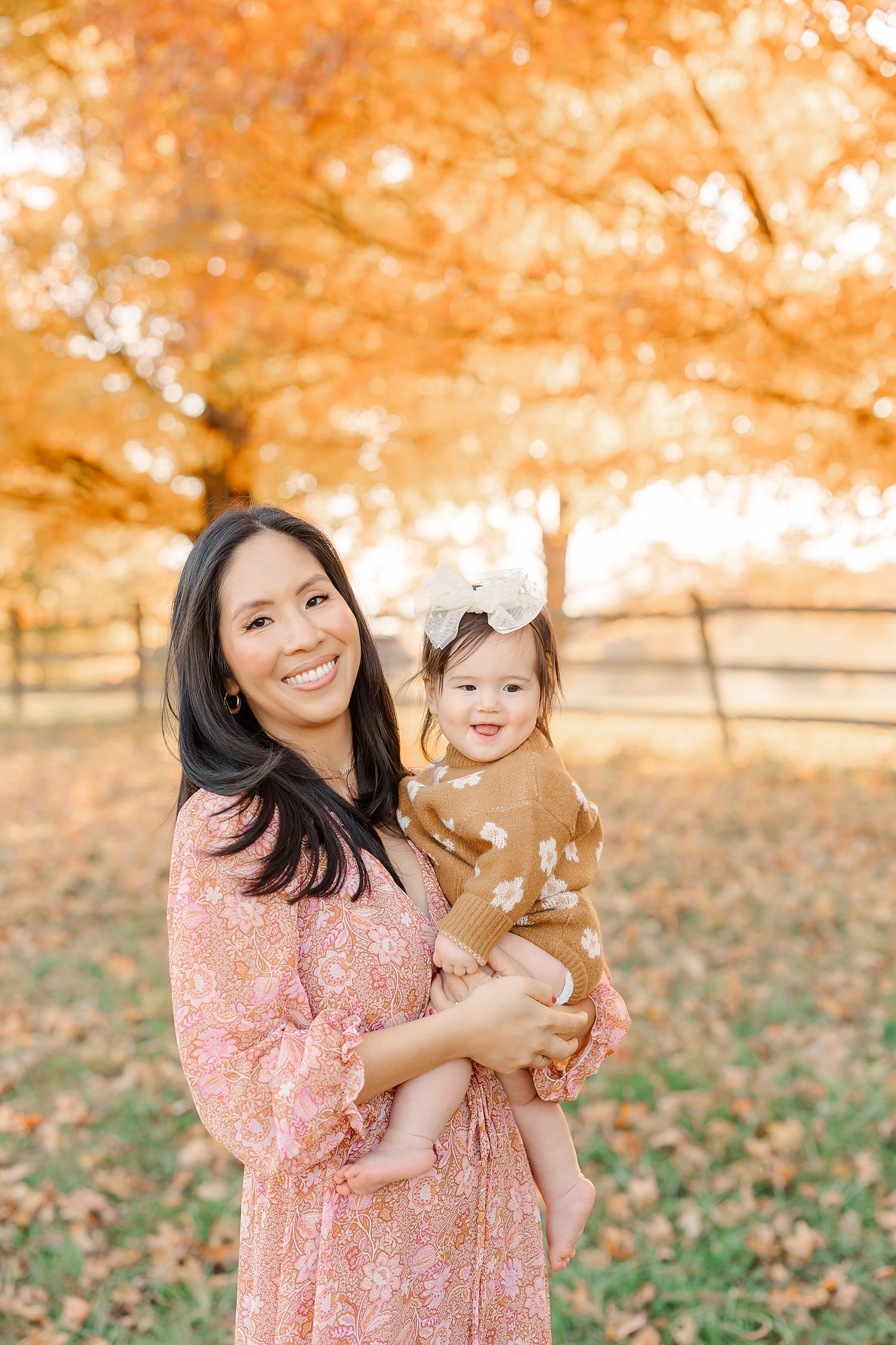 sarah-schmidt-photography-virginia-family-photographer-outdoor-fall-family-session-in-the-leaves-2023_0025.jpg