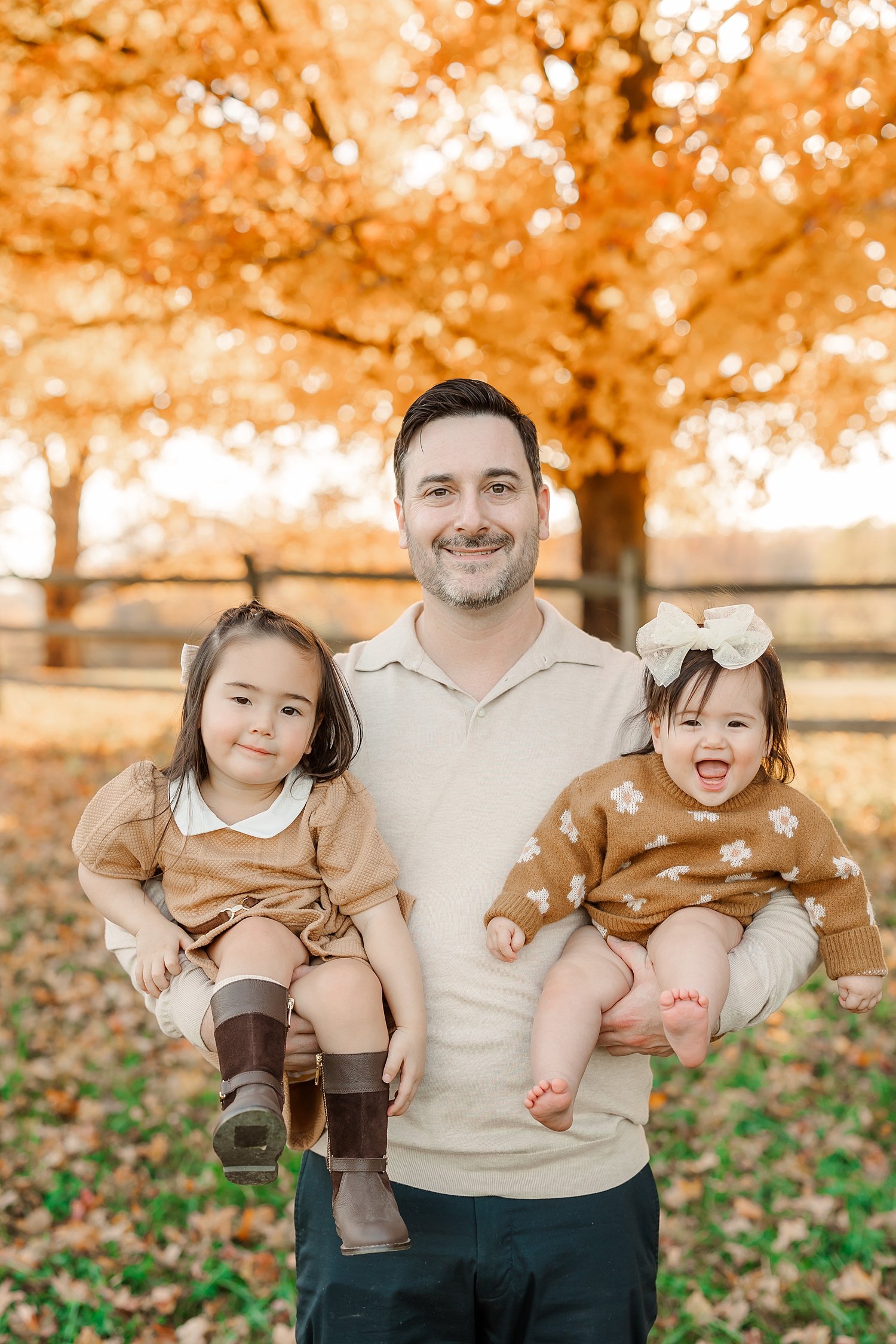 sarah-schmidt-photography-virginia-family-photographer-outdoor-fall-family-session-in-the-leaves-2023_0029.jpg