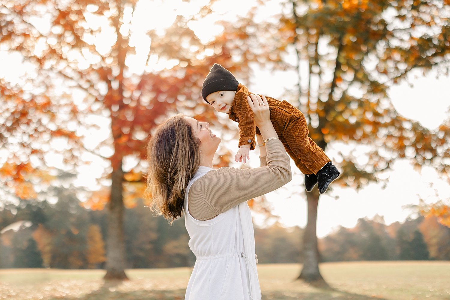 sarah-schmidt-photography-virginia-family-photographer-outdoor-fall-field-family-session-2023_0040.jpg