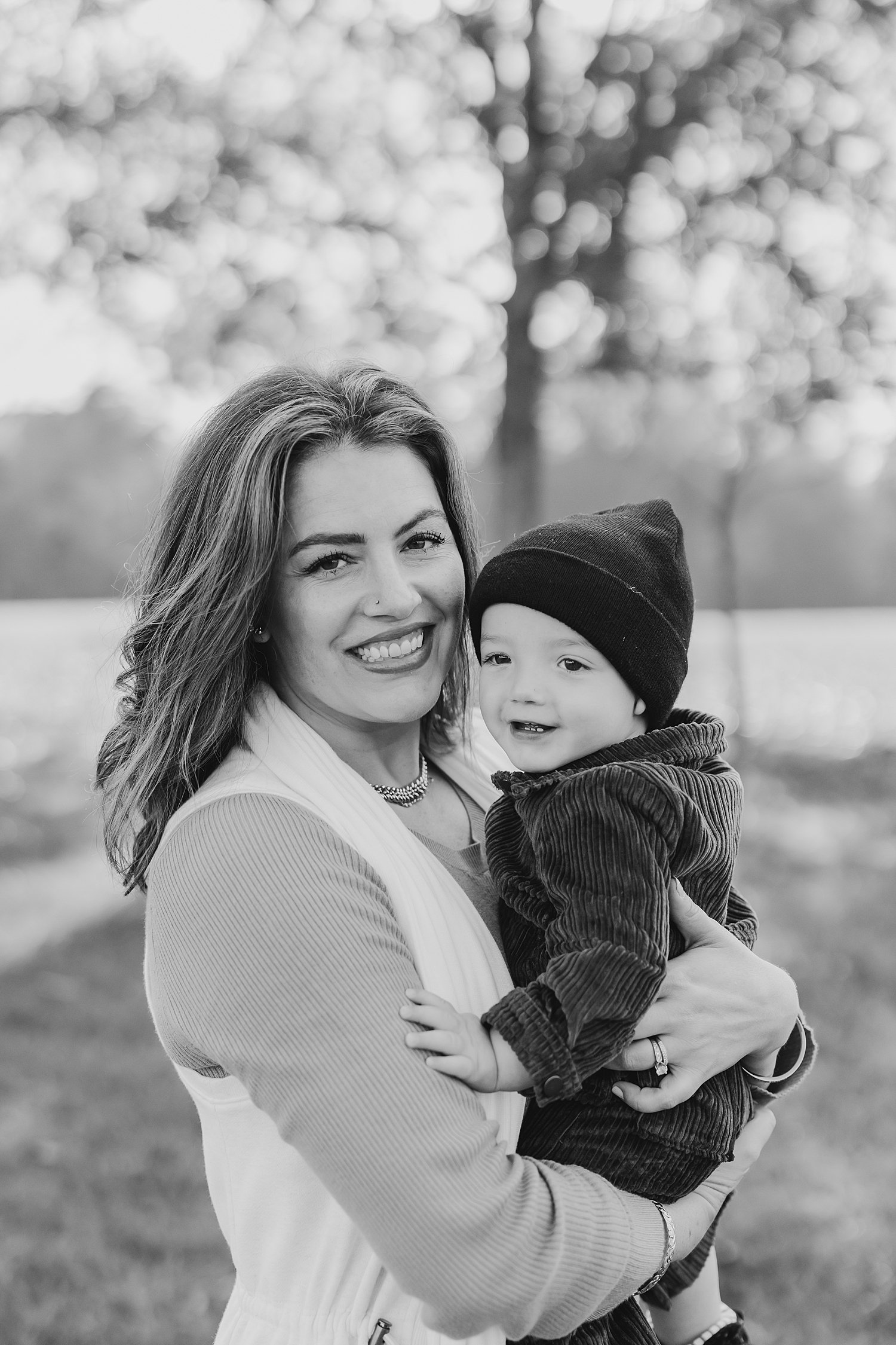 sarah-schmidt-photography-virginia-family-photographer-outdoor-fall-field-family-session-2023_0041.jpg