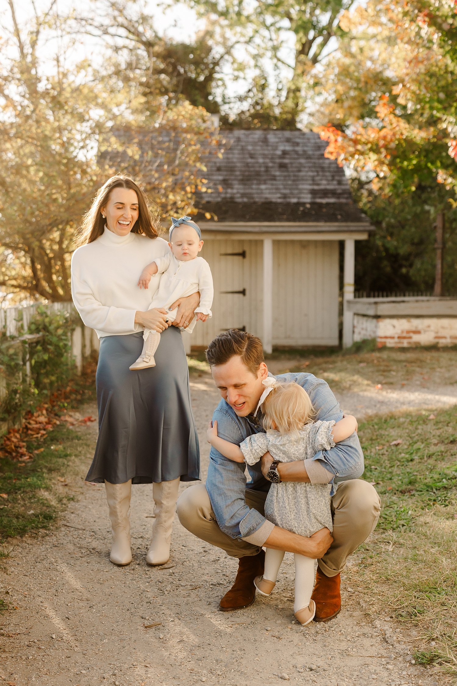 sarah-schmidt-photography-virginia-family-photographer-outdoor-fall-foliage-family-session-2023_0004.jpg