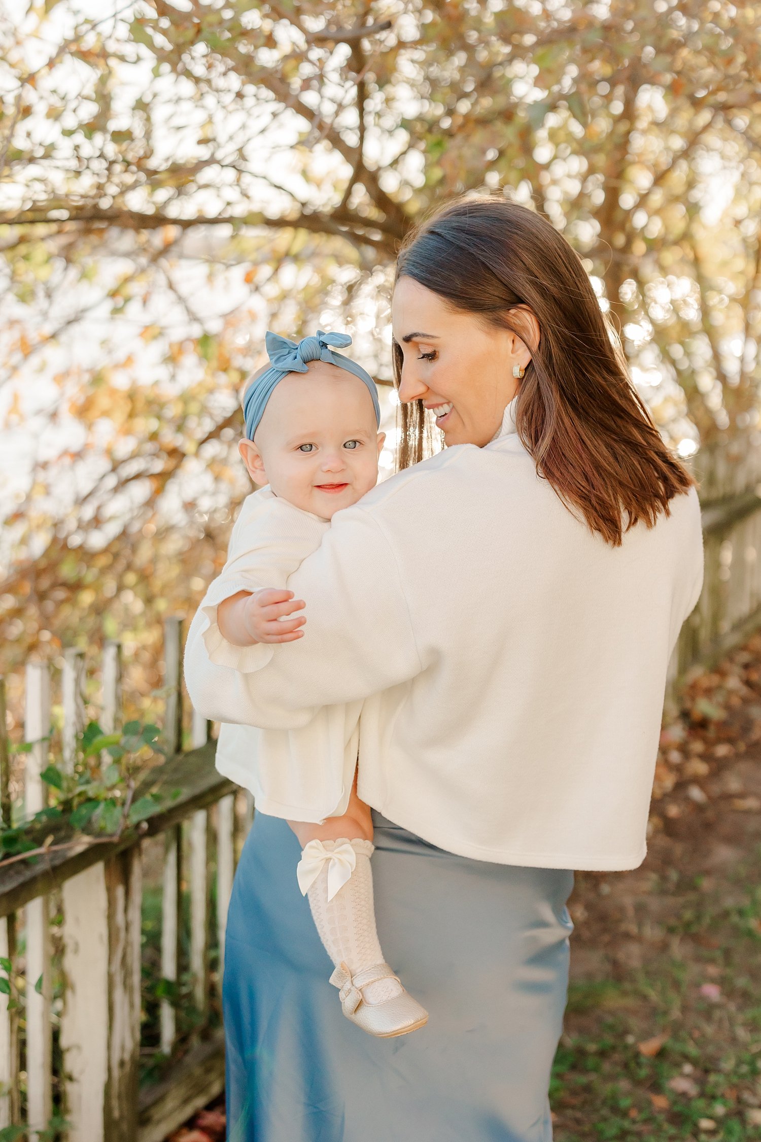 sarah-schmidt-photography-virginia-family-photographer-outdoor-fall-foliage-family-session-2023_0009.jpg