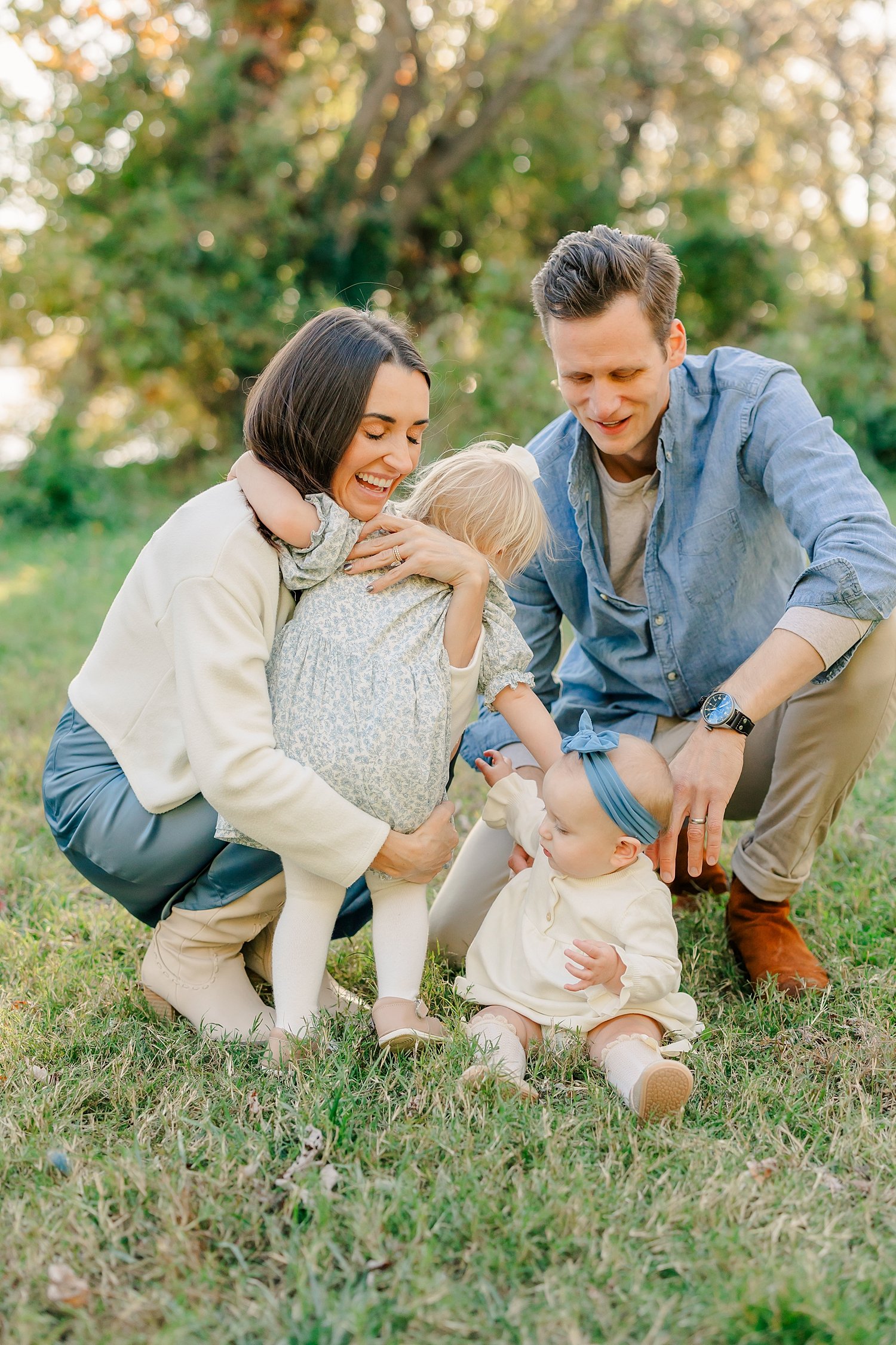 sarah-schmidt-photography-virginia-family-photographer-outdoor-fall-foliage-family-session-2023_0012.jpg