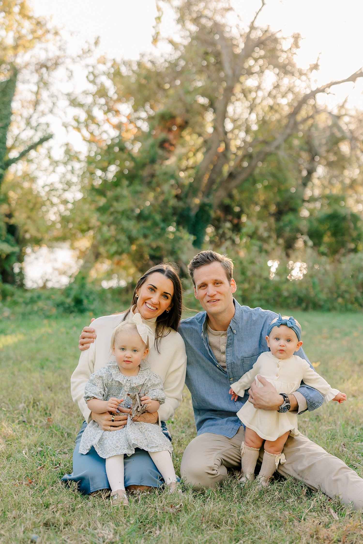 sarah-schmidt-photography-virginia-family-photographer-outdoor-fall-foliage-family-session-2023_0019.jpg