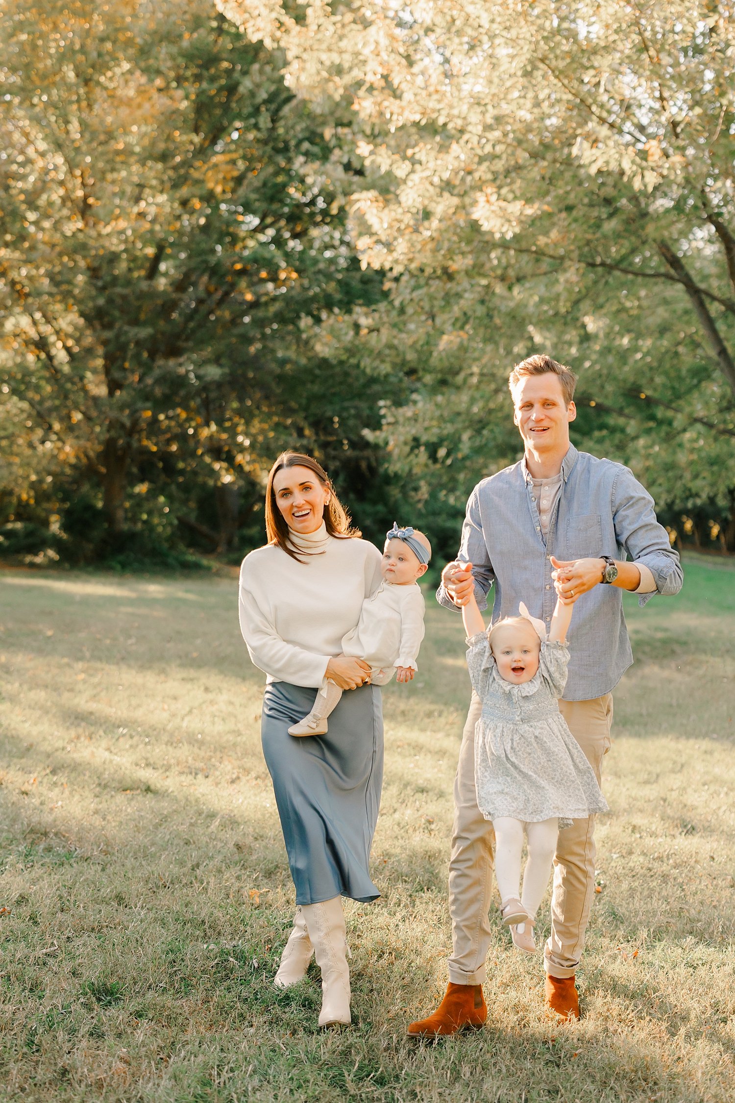 sarah-schmidt-photography-virginia-family-photographer-outdoor-fall-foliage-family-session-2023_0025.jpg