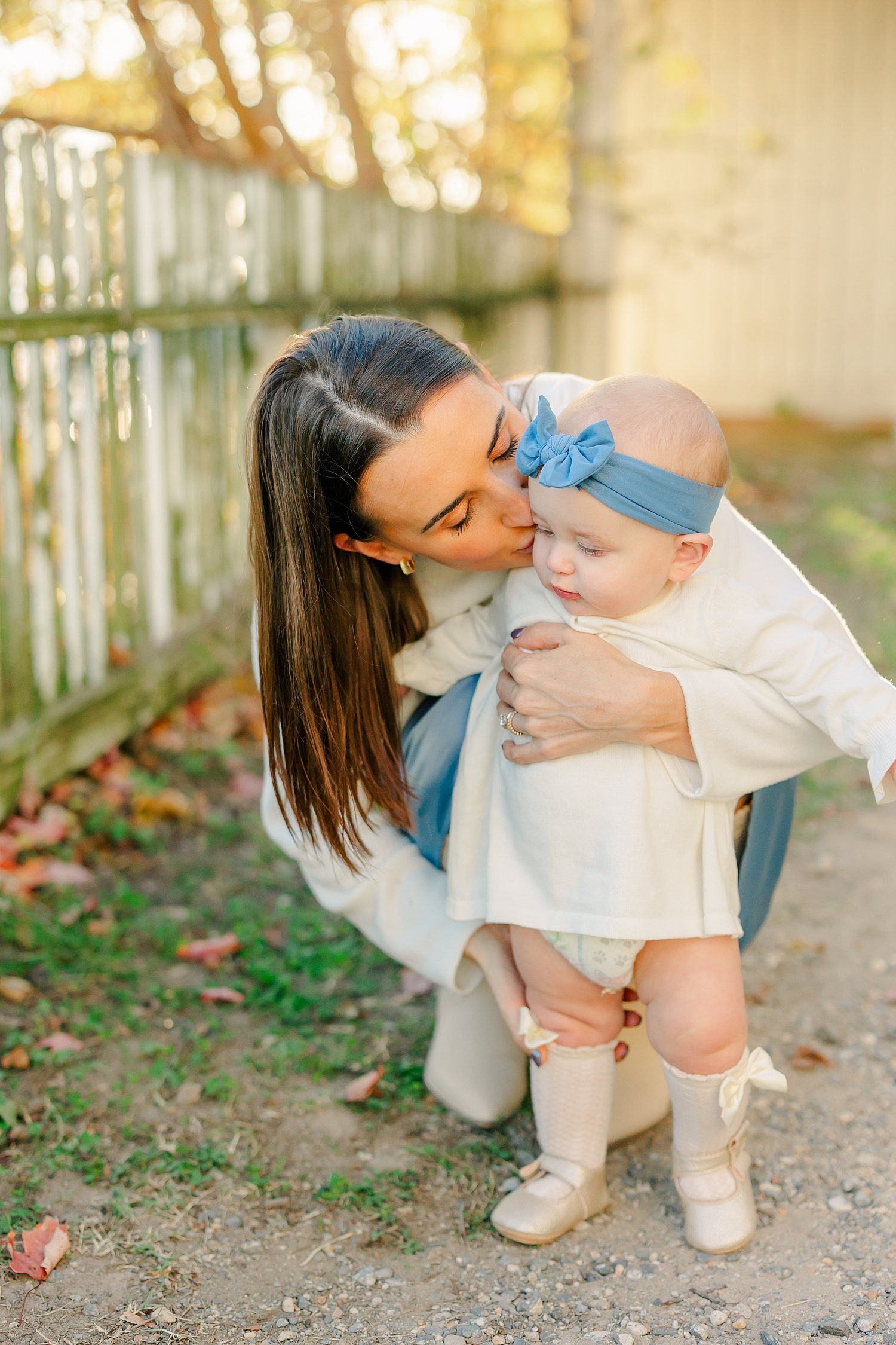 sarah-schmidt-photography-virginia-family-photographer-outdoor-fall-foliage-family-session-2023_0037.jpg