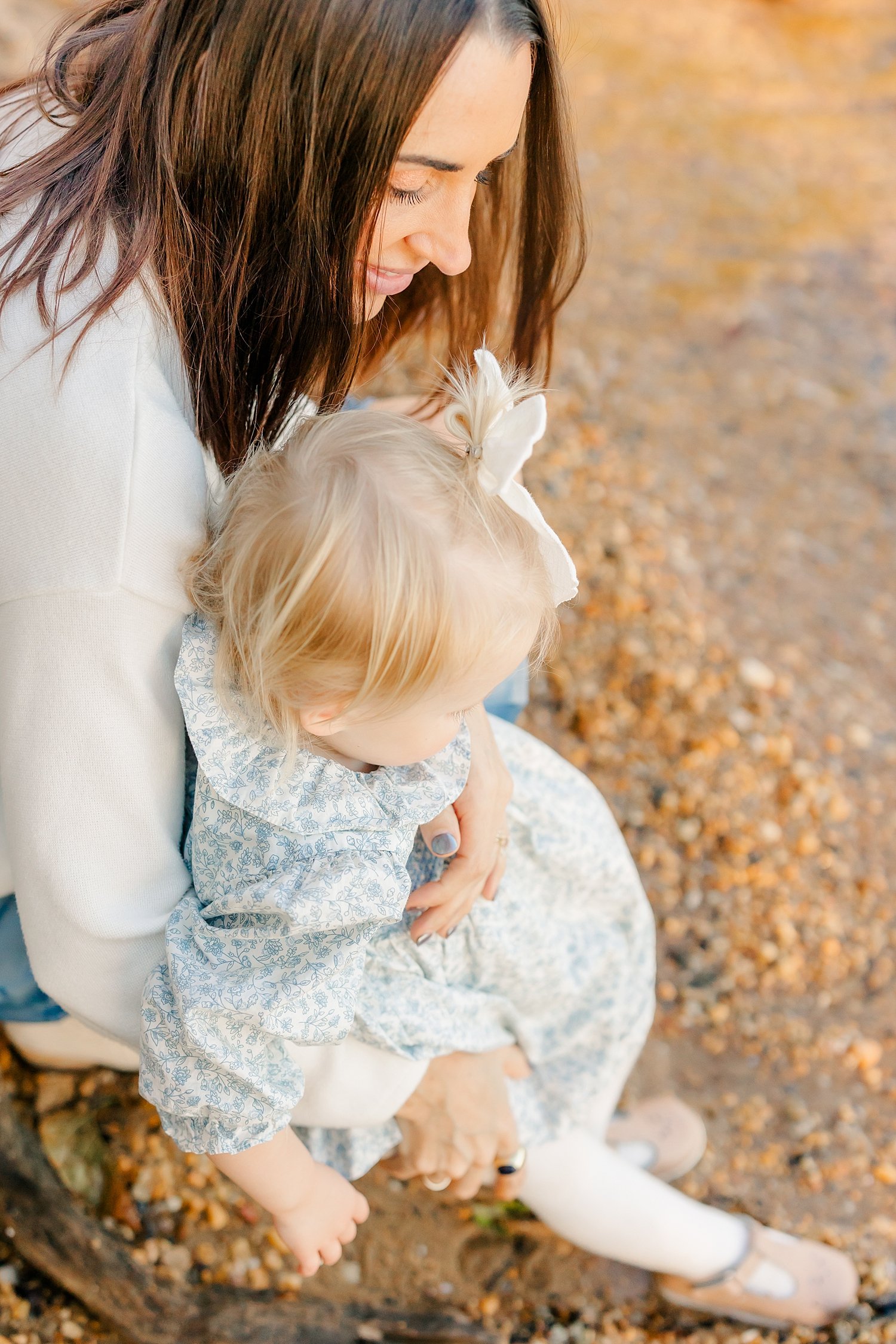 sarah-schmidt-photography-virginia-family-photographer-outdoor-fall-foliage-family-session-2023_0048.jpg