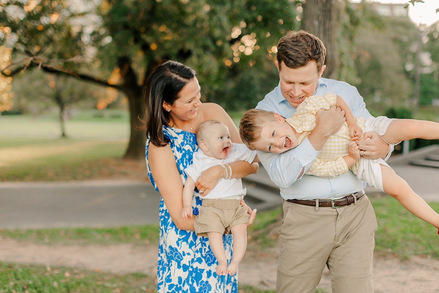 sarah-schmidt-photography-virginia-family-photographer-september-outdoor-family-session-with-drinks_0016.jpg