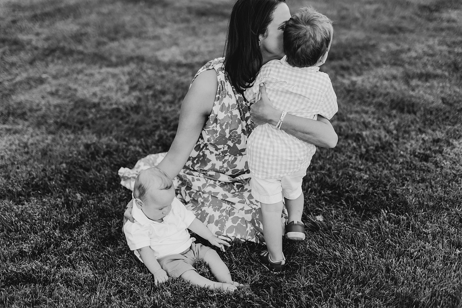 sarah-schmidt-photography-virginia-family-photographer-september-outdoor-family-session-with-drinks_0012.jpg