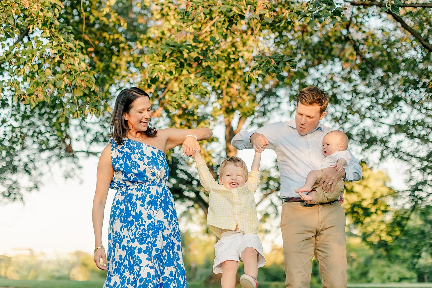 sarah-schmidt-photography-virginia-family-photographer-september-outdoor-family-session-with-drinks_0017.jpg