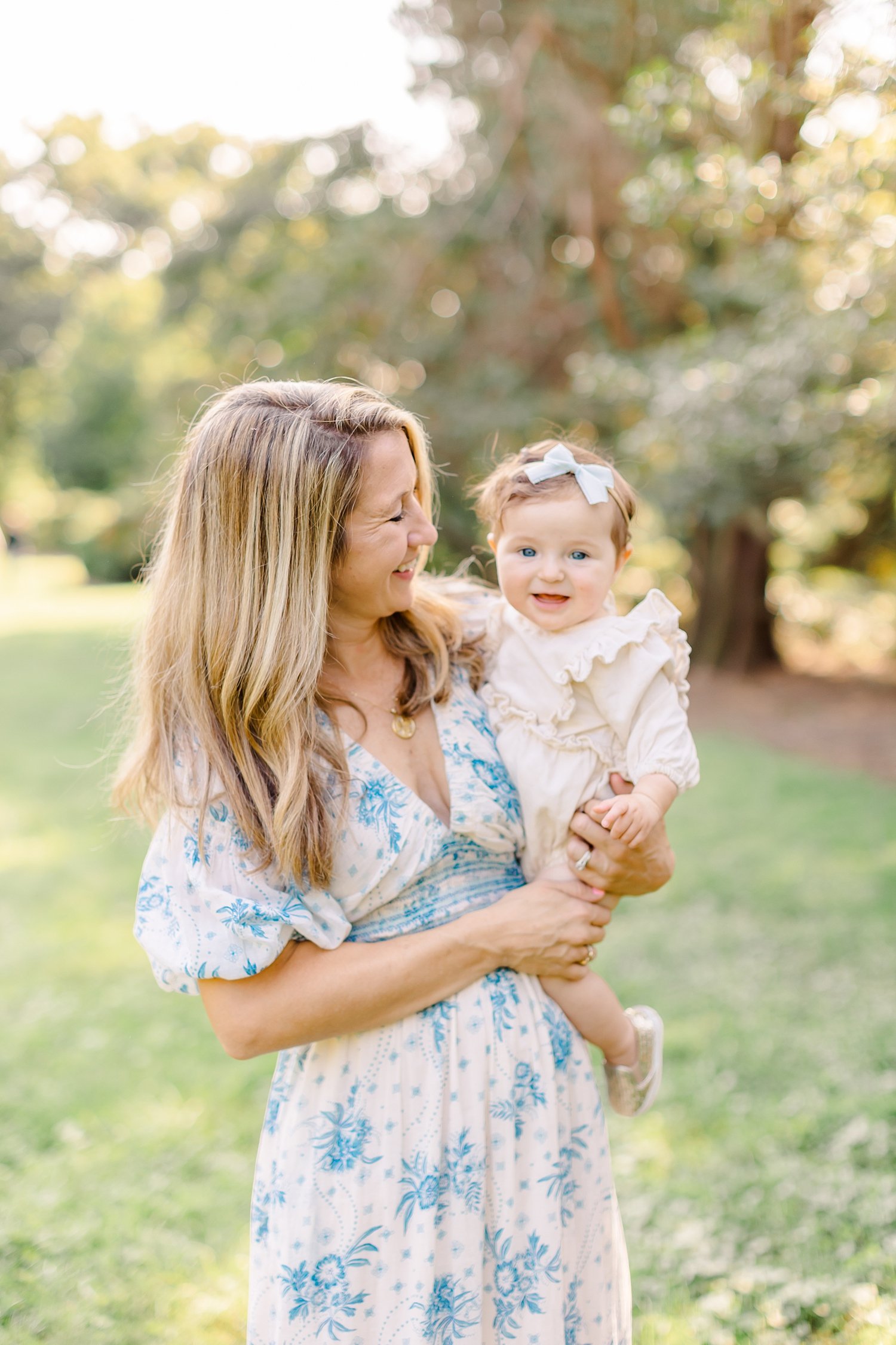 sarah-schmidt-photography-virginia-family-photographer-spring-family-session-with-golden-retriever_0013.jpg