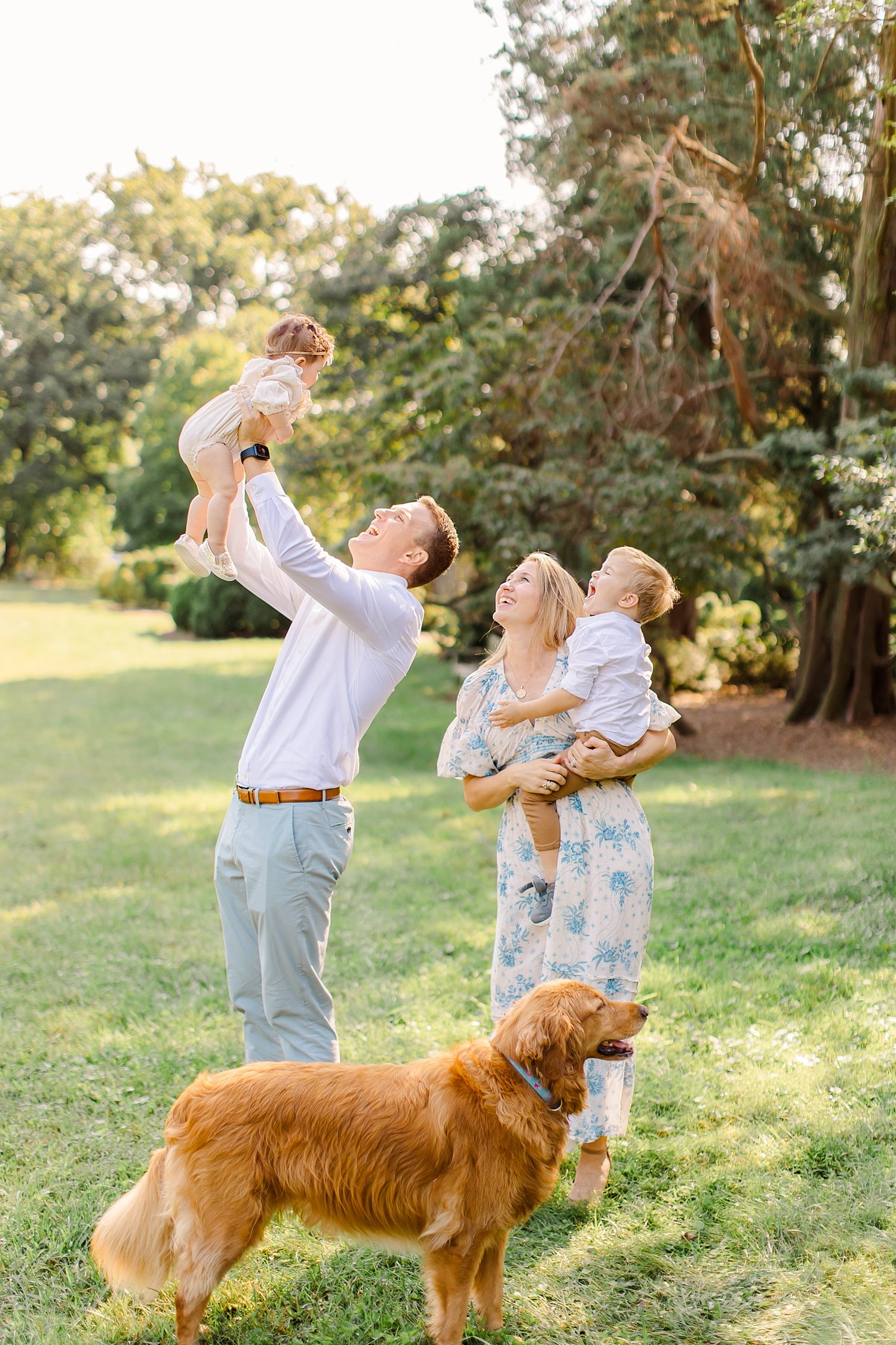 sarah-schmidt-photography-virginia-family-photographer-spring-family-session-with-golden-retriever_0022.jpg