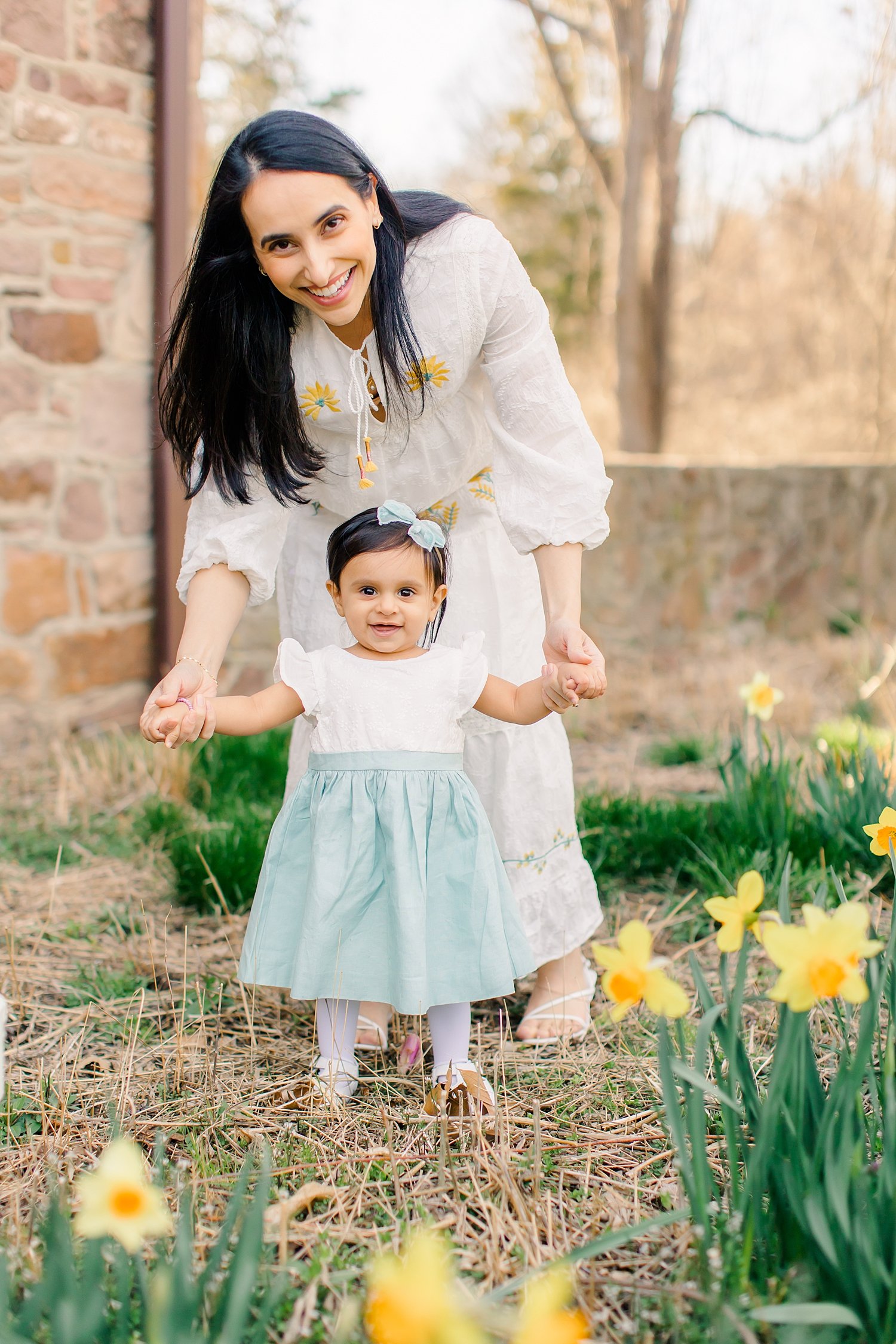 sarah-schmidt-photography-virginia-family-photographer-spring-magnolia-blossom-session_0002.jpg