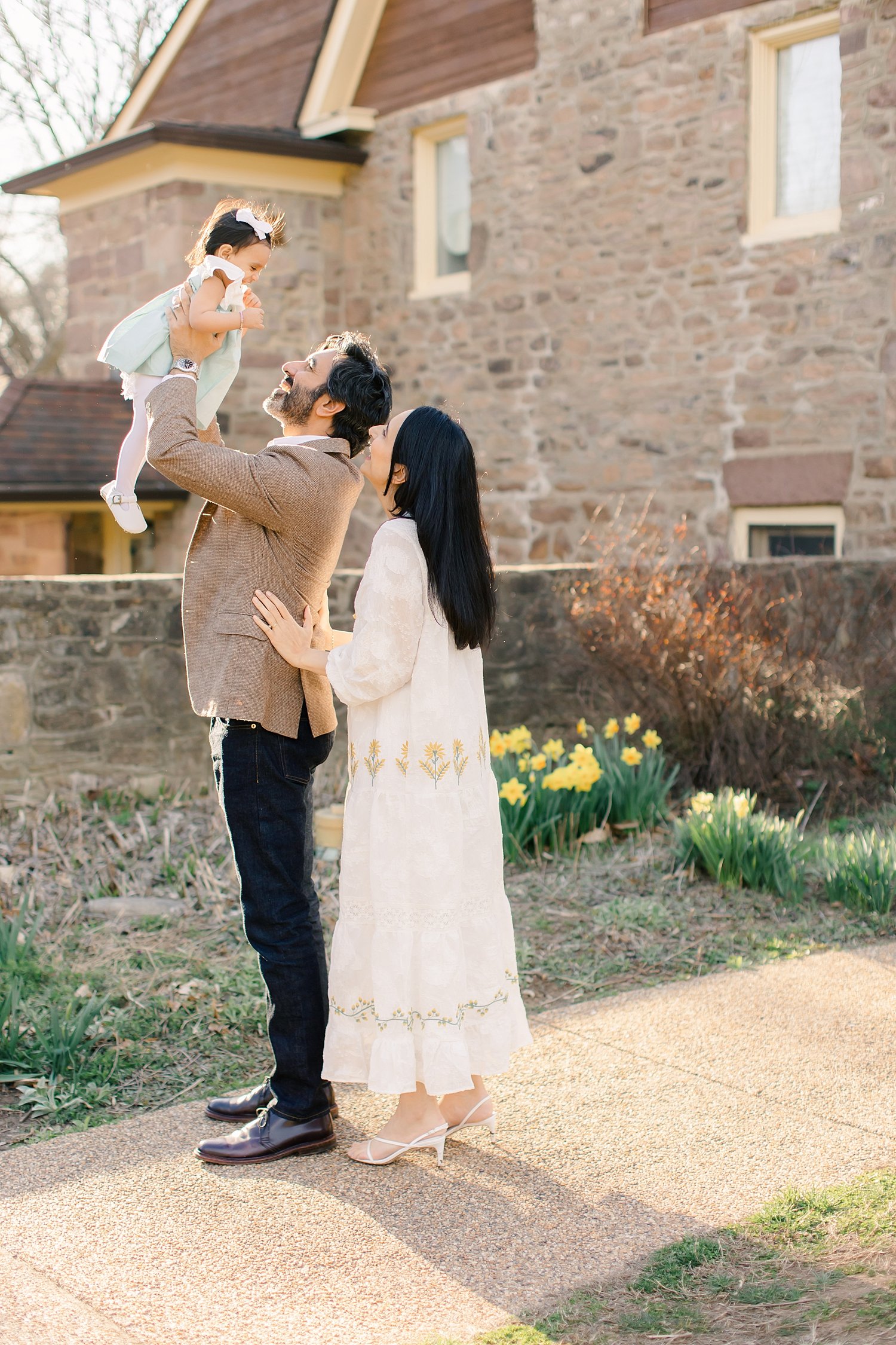 sarah-schmidt-photography-virginia-family-photographer-spring-magnolia-blossom-session_0003.jpg