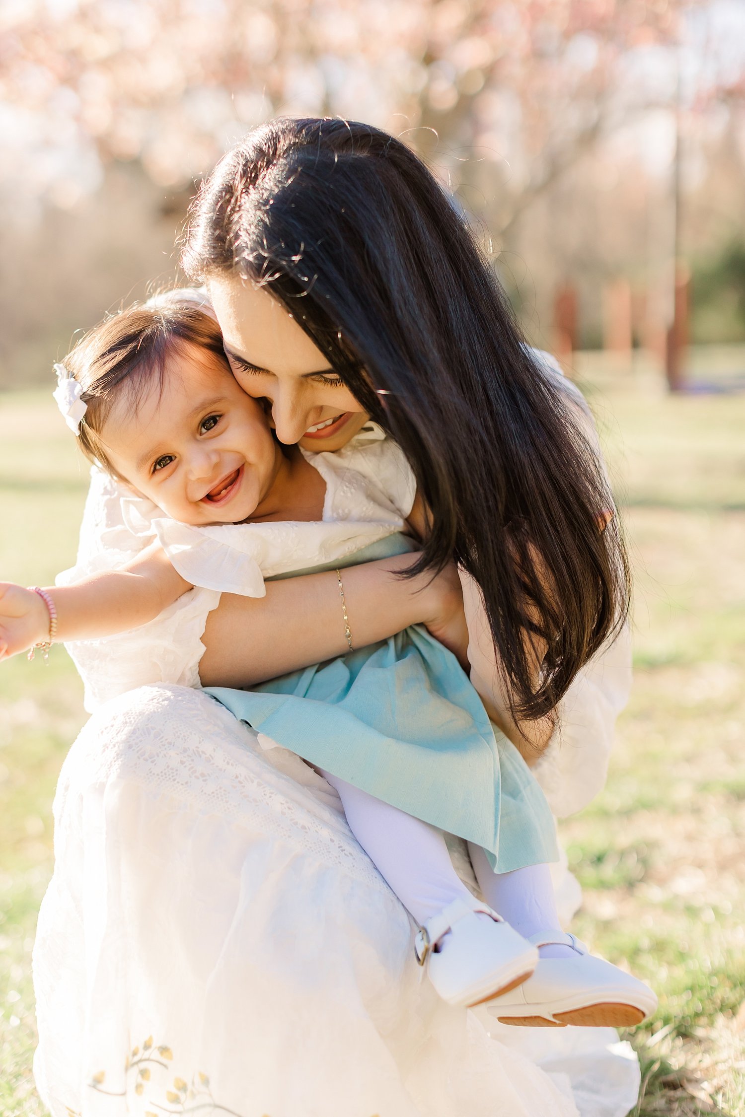 sarah-schmidt-photography-virginia-family-photographer-spring-magnolia-blossom-session_0017.jpg