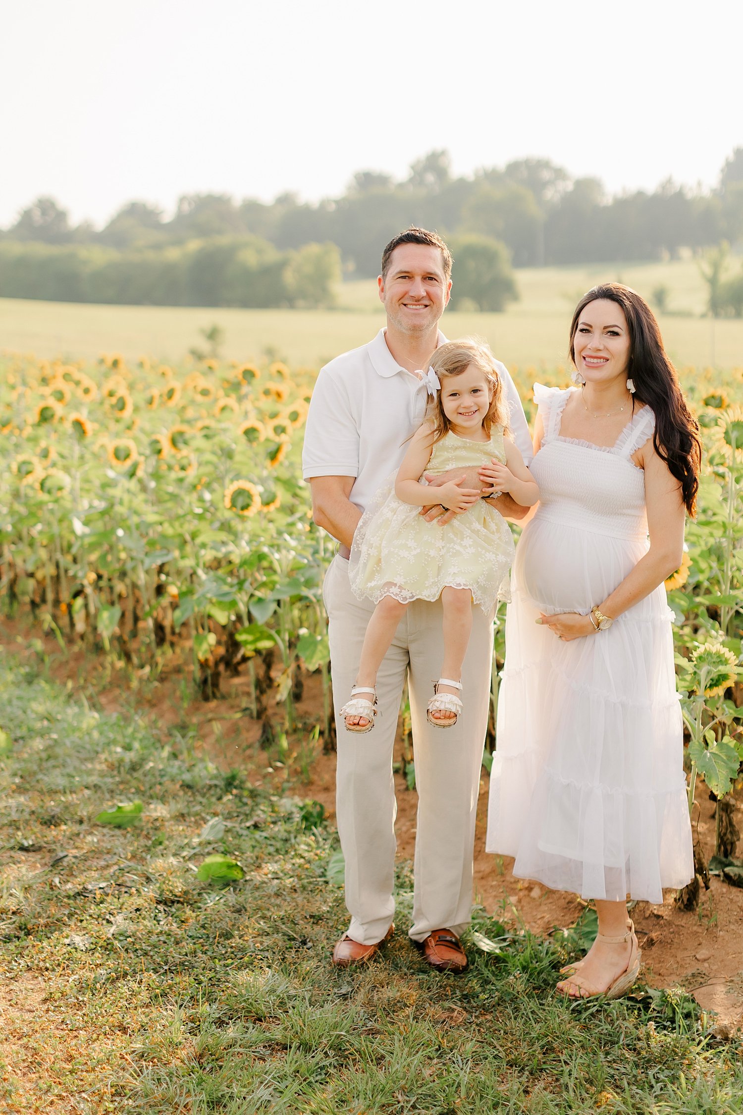 sarah-schmidt-photography-virginia-family-photographer-summer-sunflower-field-maternity-session_0002.jpg