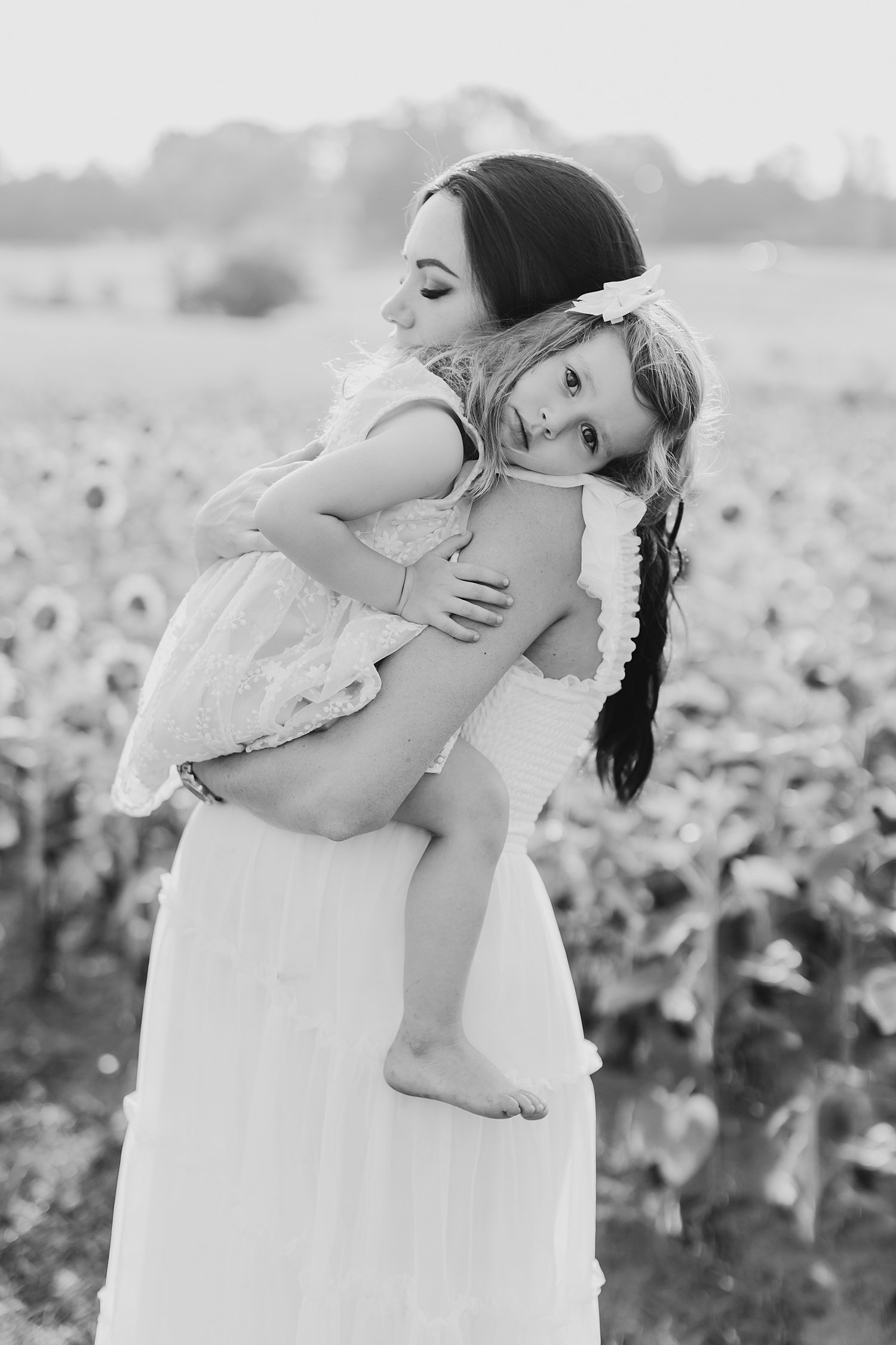 sarah-schmidt-photography-virginia-family-photographer-summer-sunflower-field-maternity-session_0017.jpg