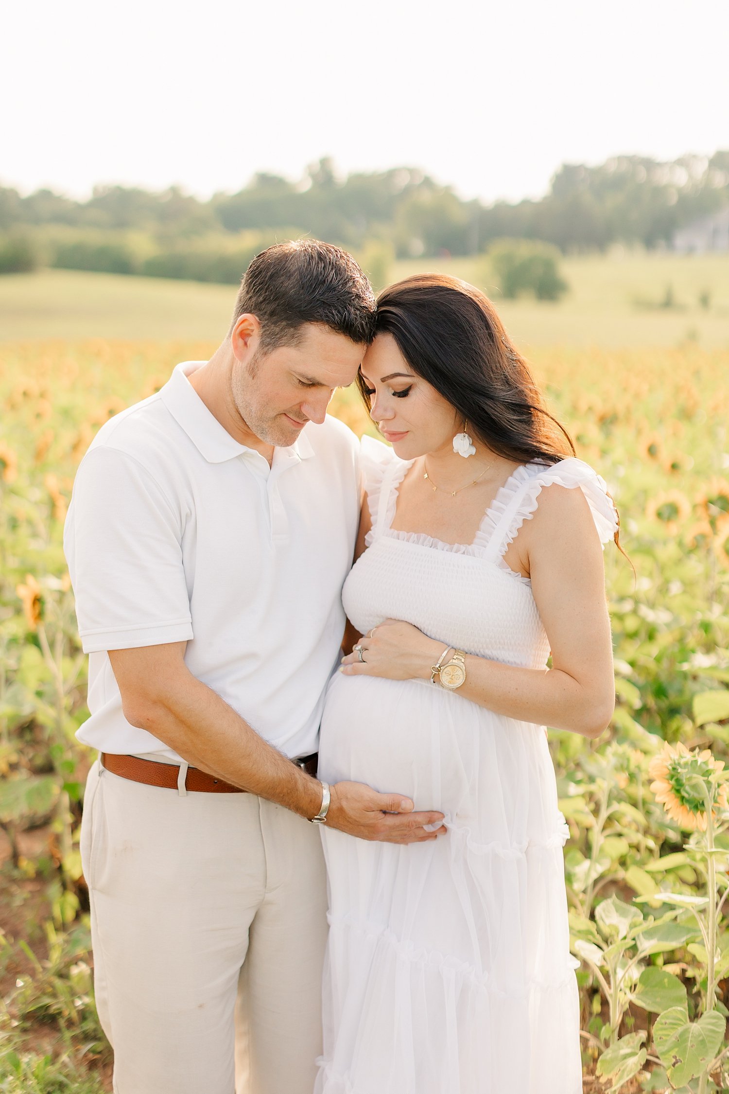 sarah-schmidt-photography-virginia-family-photographer-summer-sunflower-field-maternity-session_0034.jpg