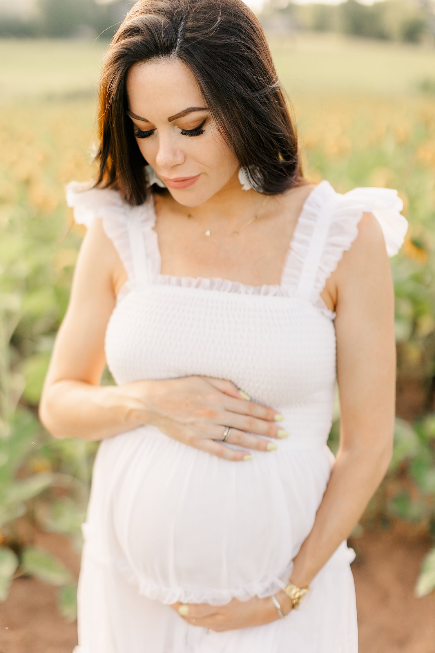 sarah-schmidt-photography-virginia-family-photographer-summer-sunflower-field-maternity-session_0043.jpg