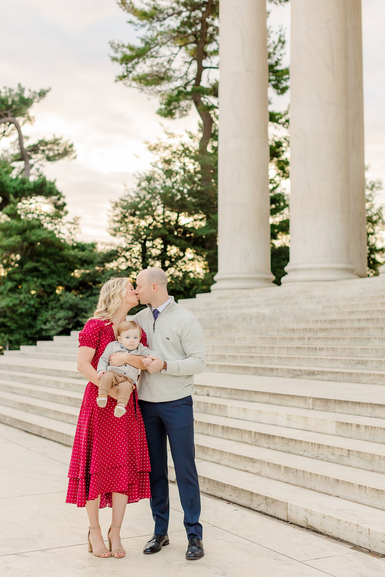 sarah-schmidt-photography-virginia-family-photographer-thomas-jefferson-memorial-midi-family-session_0005.jpg