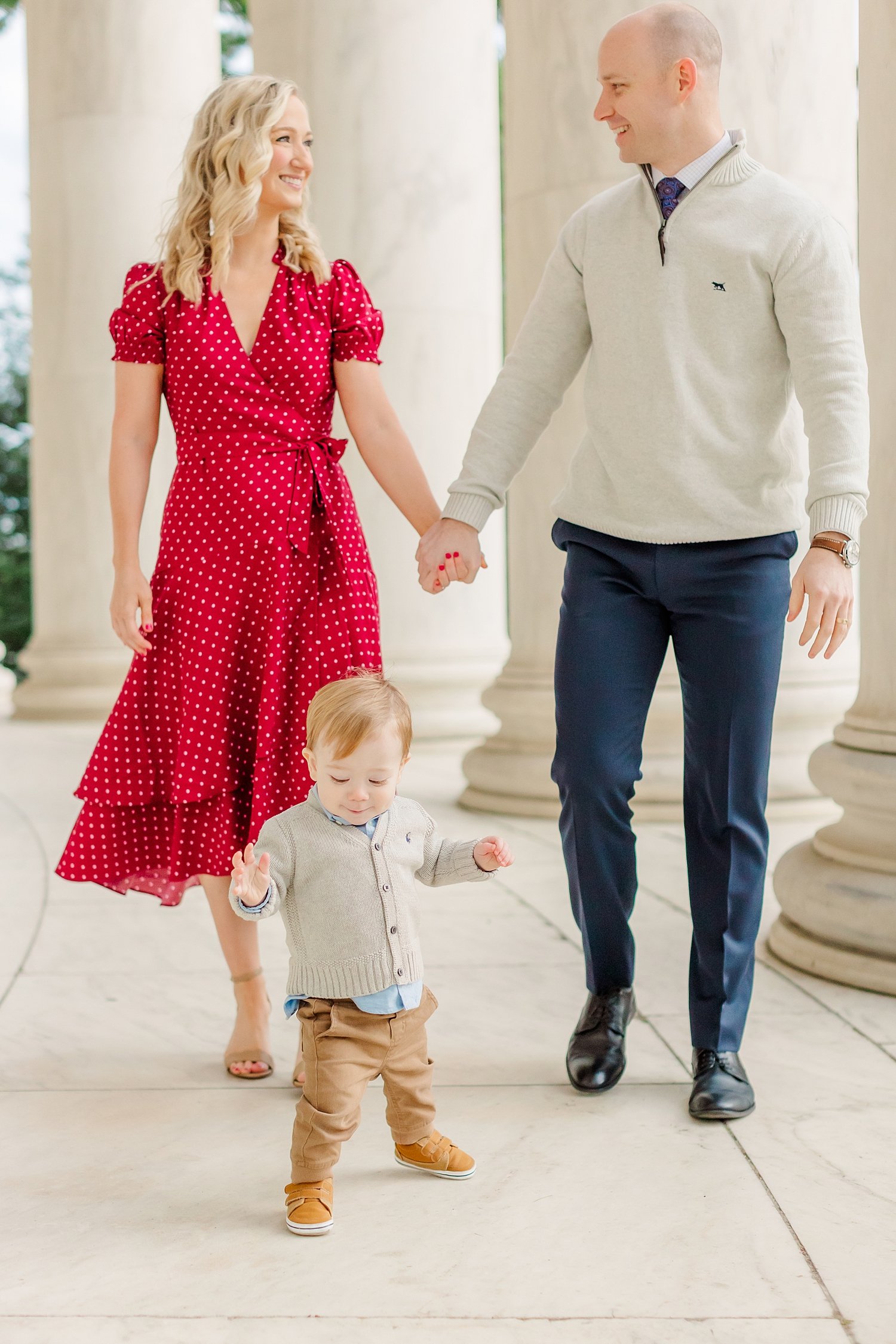 sarah-schmidt-photography-virginia-family-photographer-thomas-jefferson-memorial-midi-family-session_0022.jpg