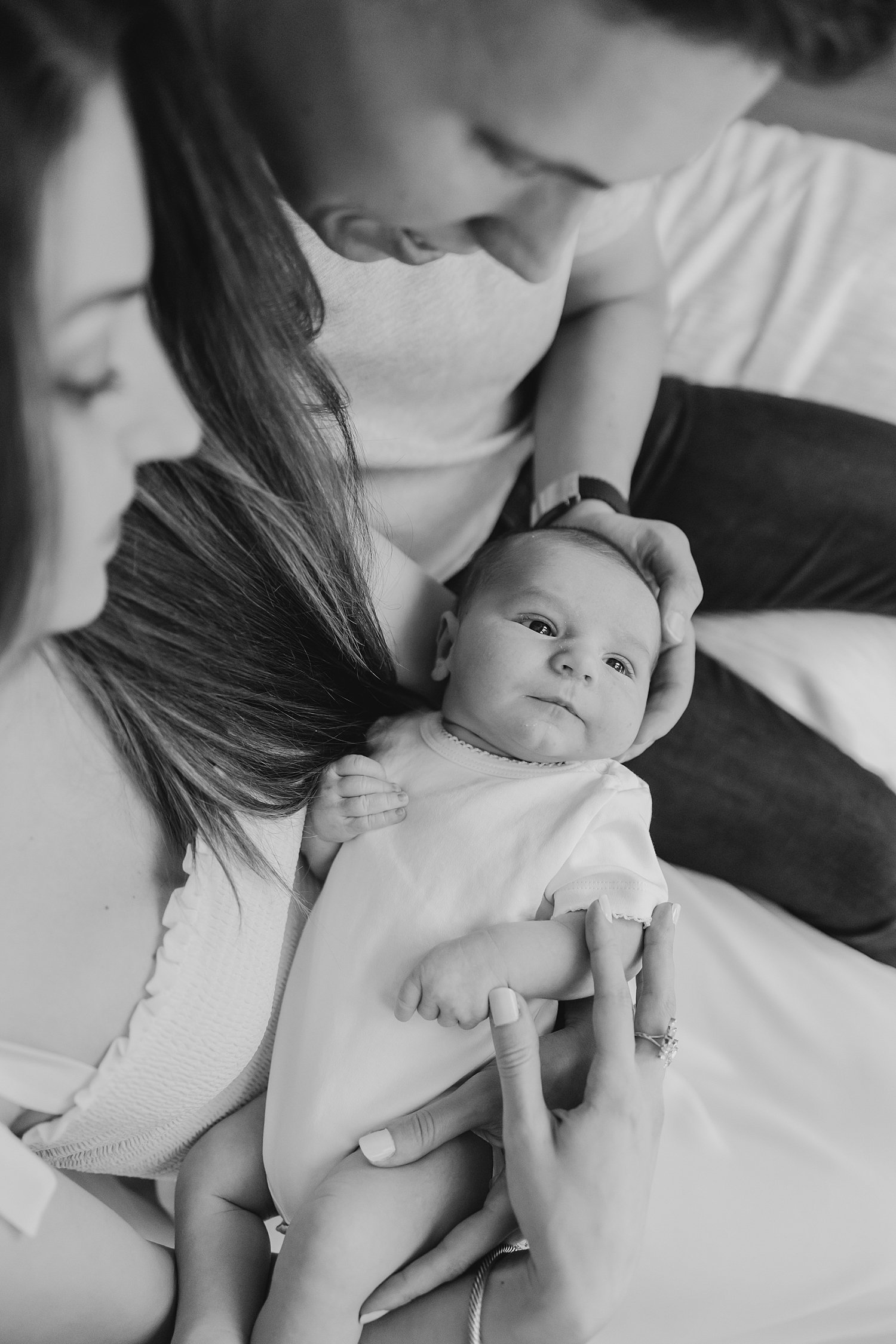 sarah-schmidt-photography-virginia-newborn-photographer-casual-natural-light-in-home-lifestyle-first-time-parent-newborn-session_0063.jpg