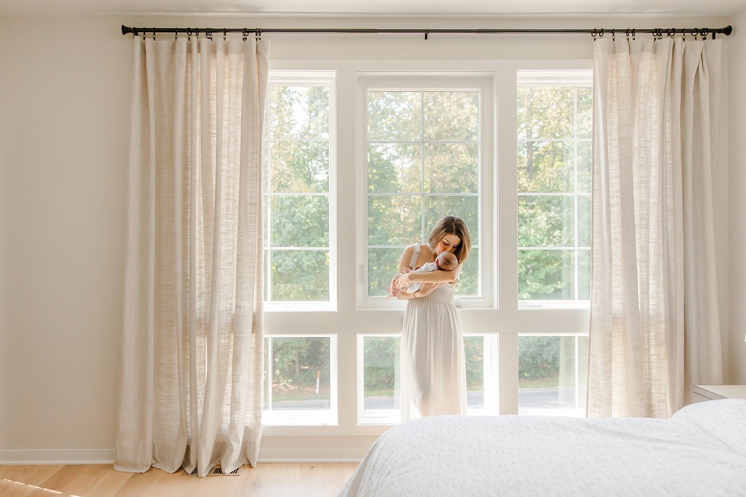 sarah-schmidt-photography-virginia-newborn-photographer-casual-natural-light-in-home-lifestyle-first-time-parent-newborn-session_0065.jpg