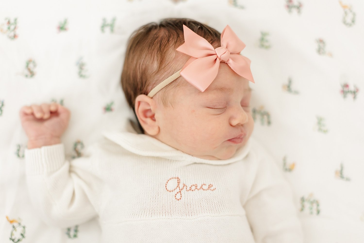 sarah-schmidt-photography-virginia-newborn-photographer-classic-preppy-in-home-newborn-lifestyle-session_0009.jpg