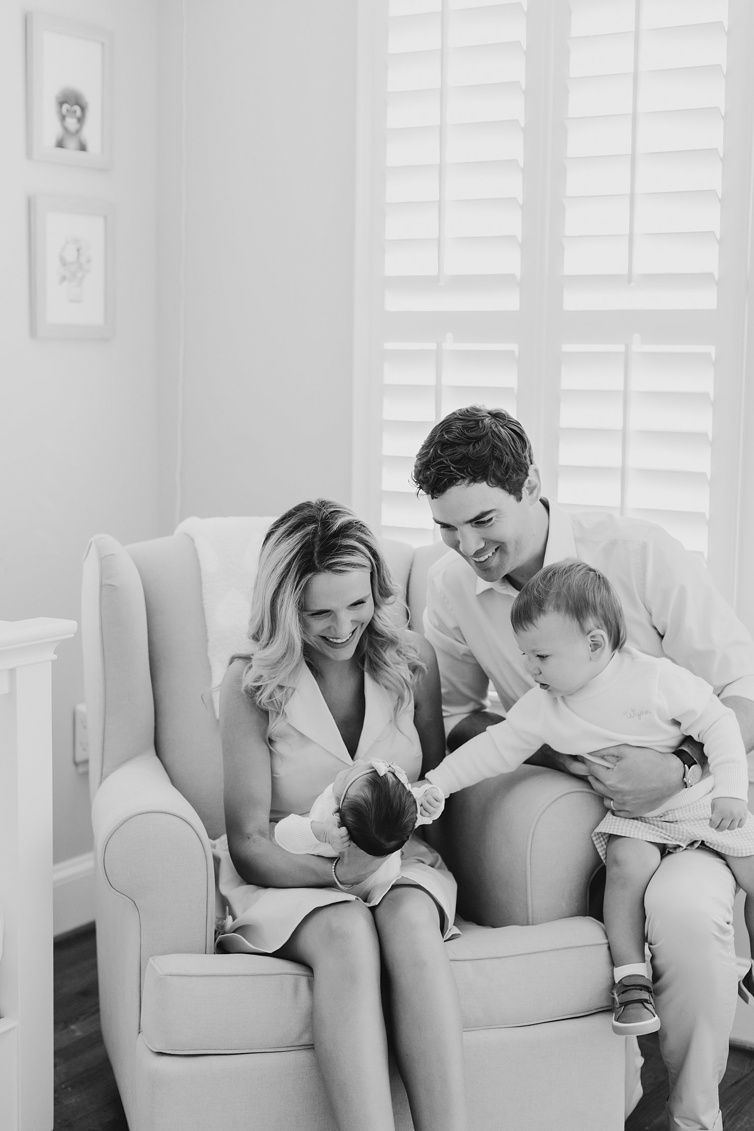 sarah-schmidt-photography-virginia-newborn-photographer-classic-preppy-in-home-newborn-lifestyle-session_0017.jpg