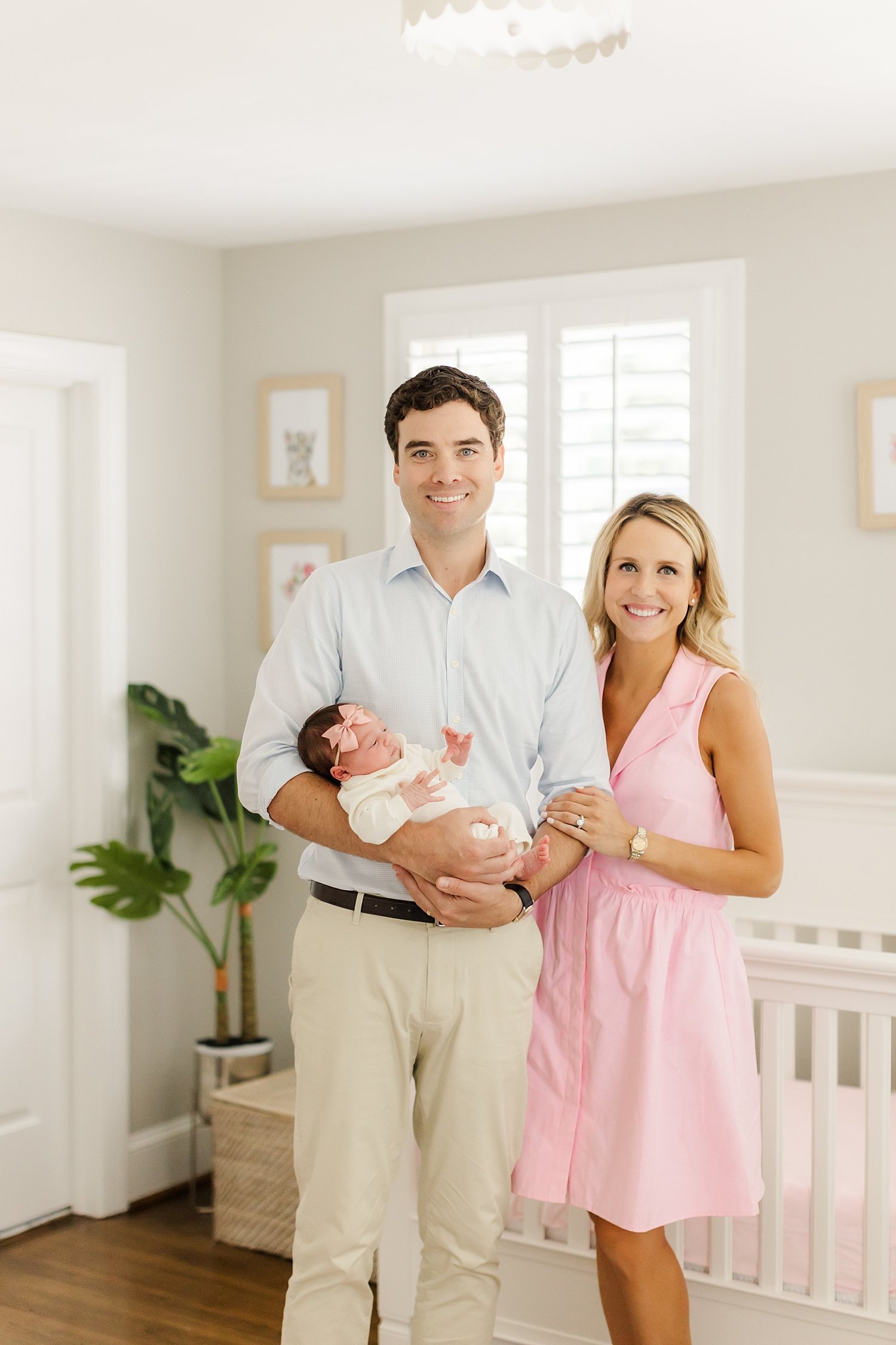 sarah-schmidt-photography-virginia-newborn-photographer-classic-preppy-in-home-newborn-lifestyle-session_0021.jpg