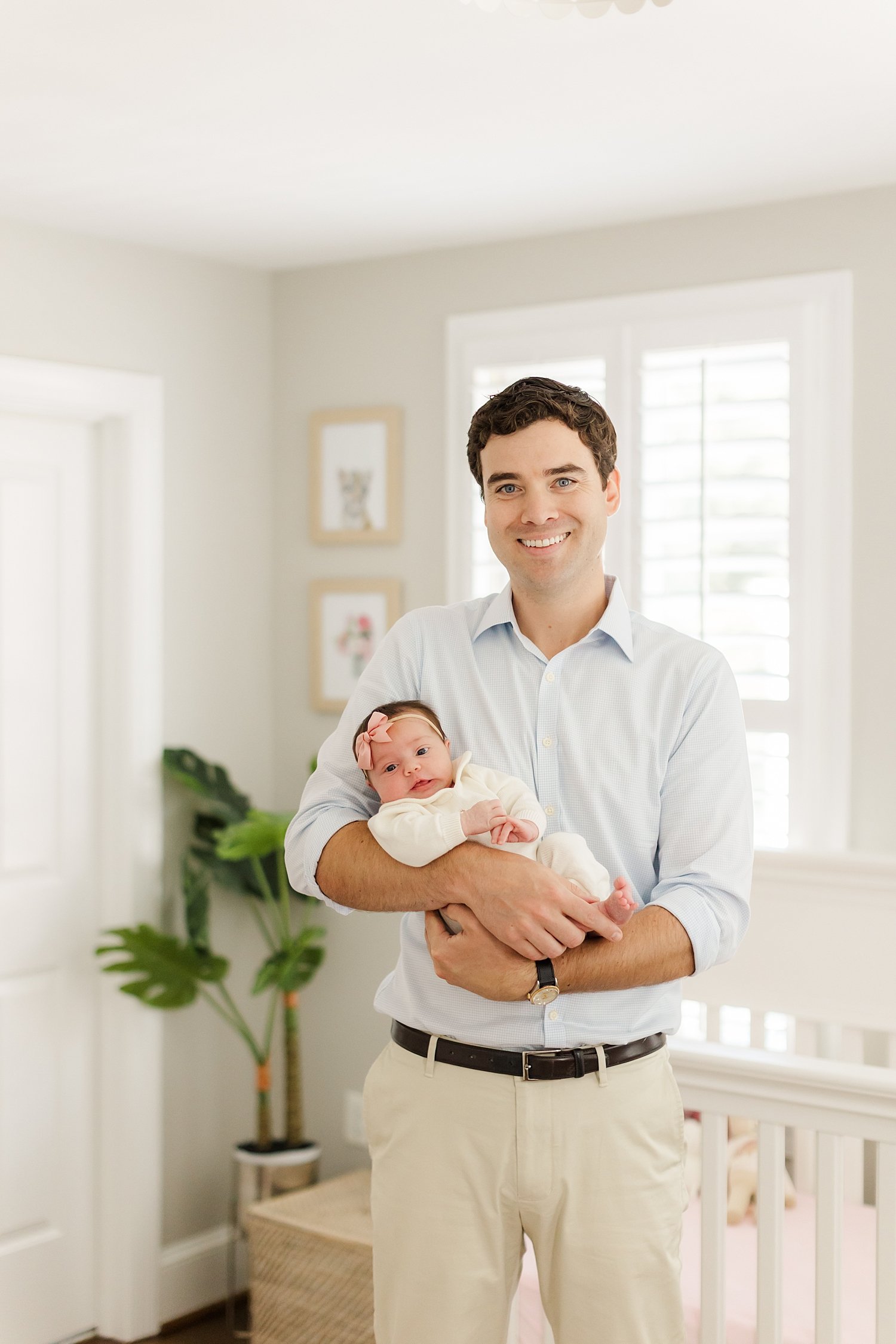 sarah-schmidt-photography-virginia-newborn-photographer-classic-preppy-in-home-newborn-lifestyle-session_0026.jpg