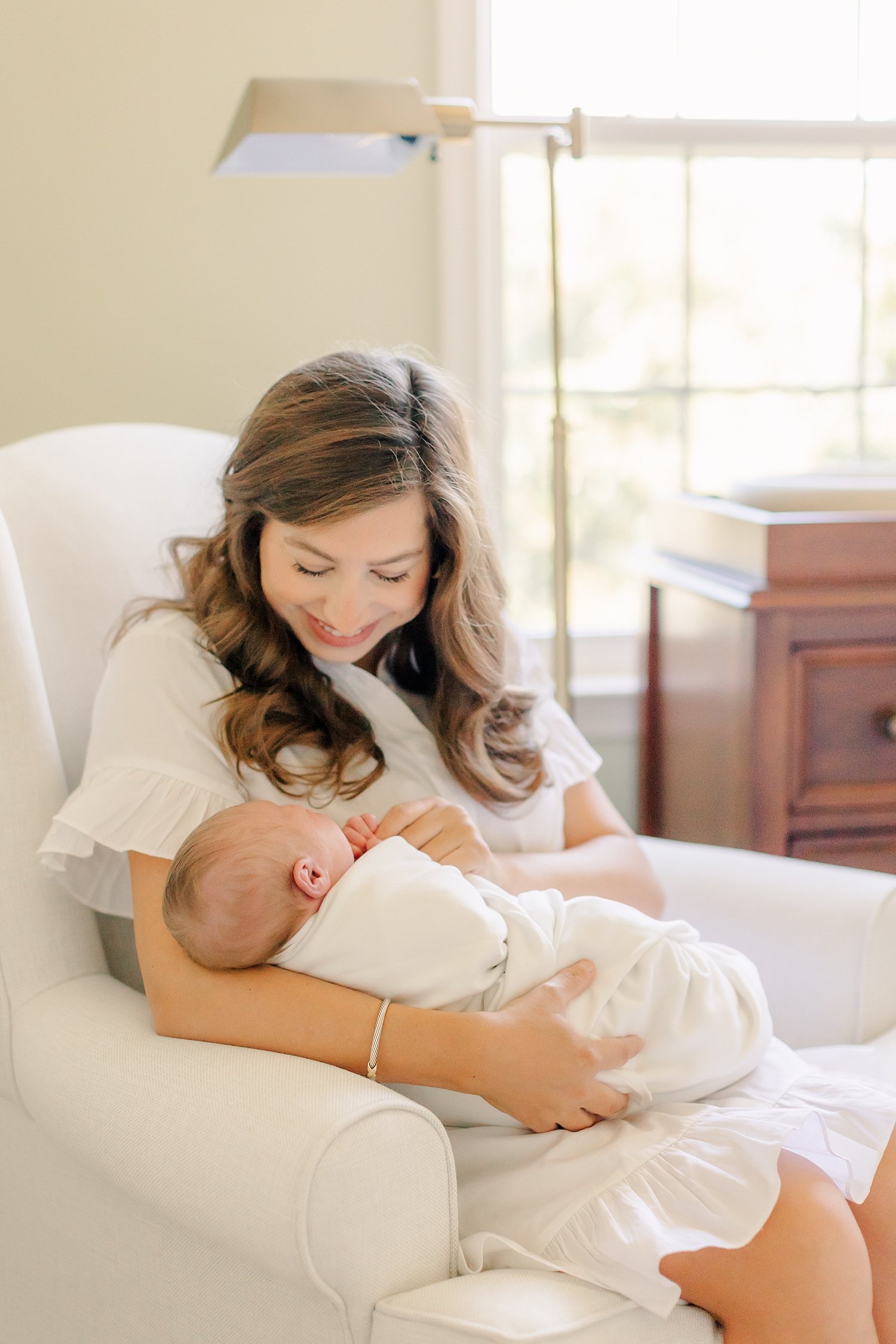 sarah-schmidt-photography-virginia-newborn-photographer-elegant-in-home-lifestyle-newborn-session-with-golden-retriever_0019.jpg