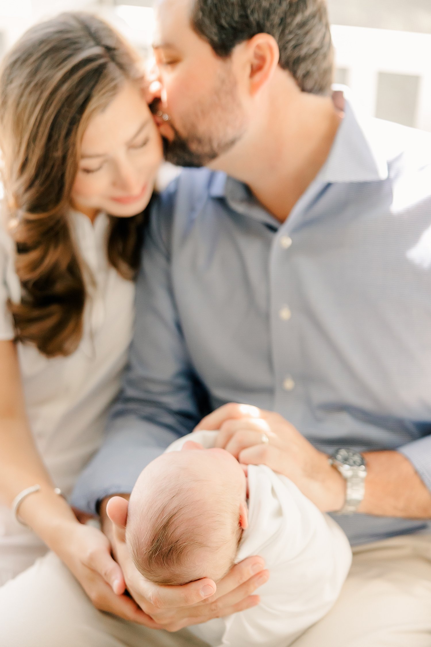 sarah-schmidt-photography-virginia-newborn-photographer-elegant-in-home-lifestyle-newborn-session-with-golden-retriever_0031.jpg