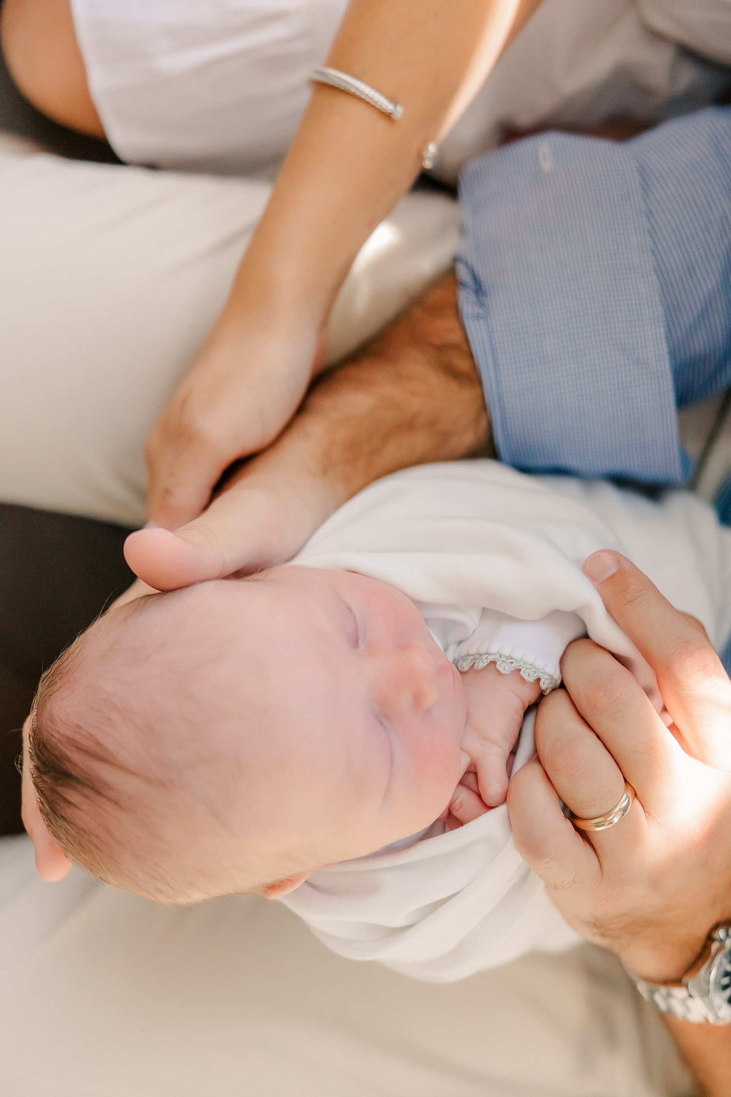 sarah-schmidt-photography-virginia-newborn-photographer-elegant-in-home-lifestyle-newborn-session-with-golden-retriever_0028.jpg