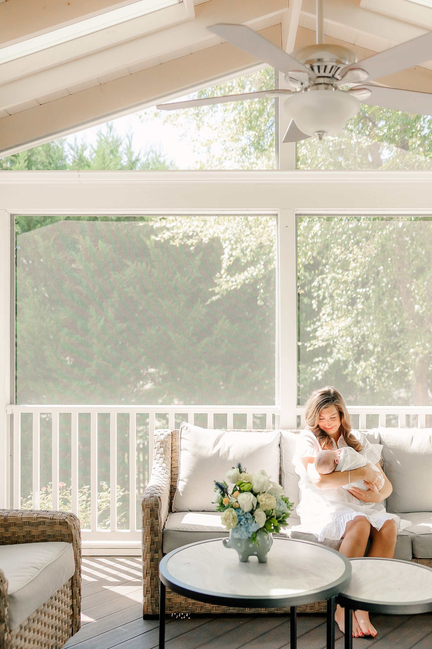 sarah-schmidt-photography-virginia-newborn-photographer-elegant-in-home-lifestyle-newborn-session-with-golden-retriever_0033.jpg